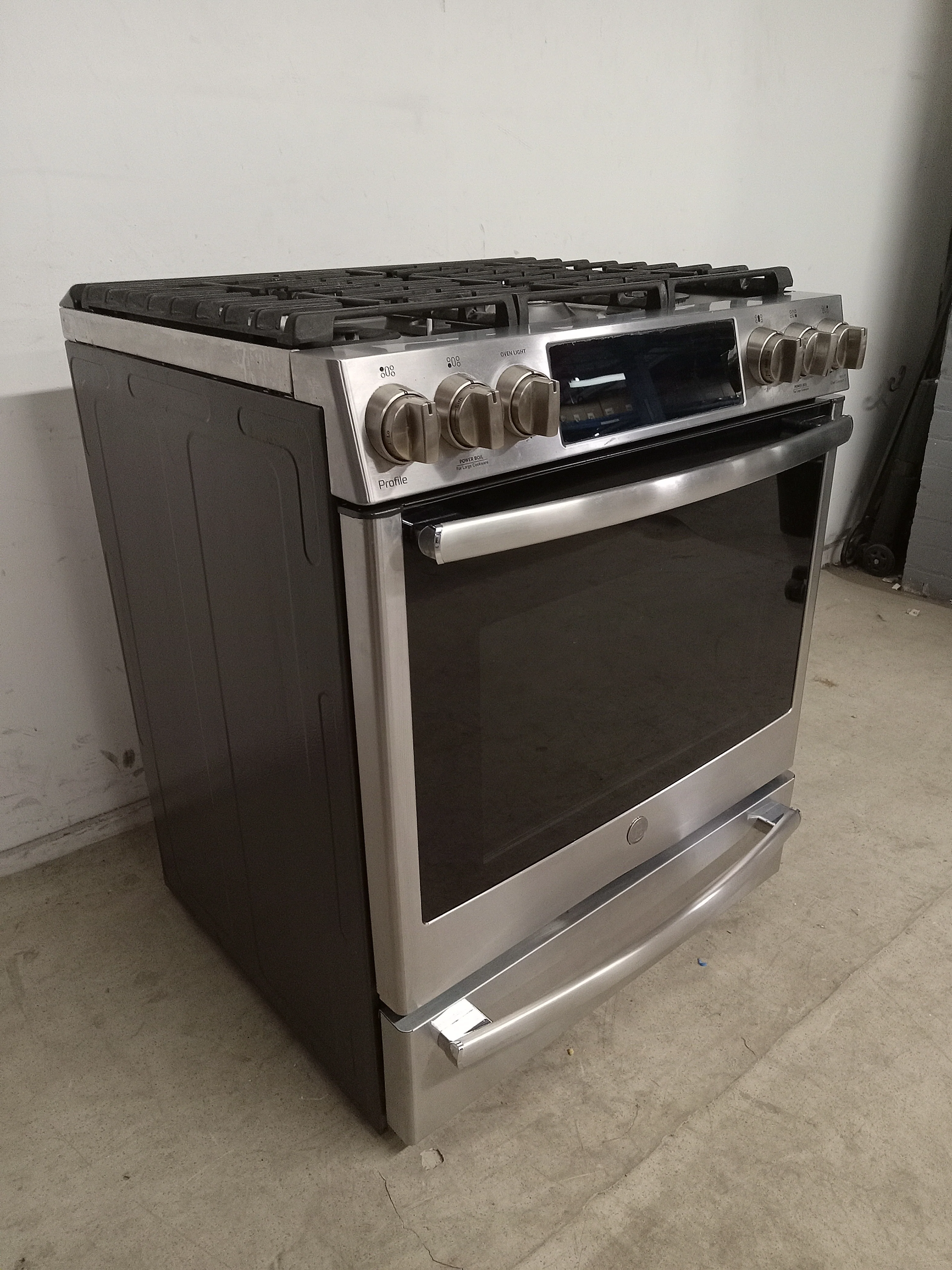 29.5"W General Electric Gas Stove - Image 8
