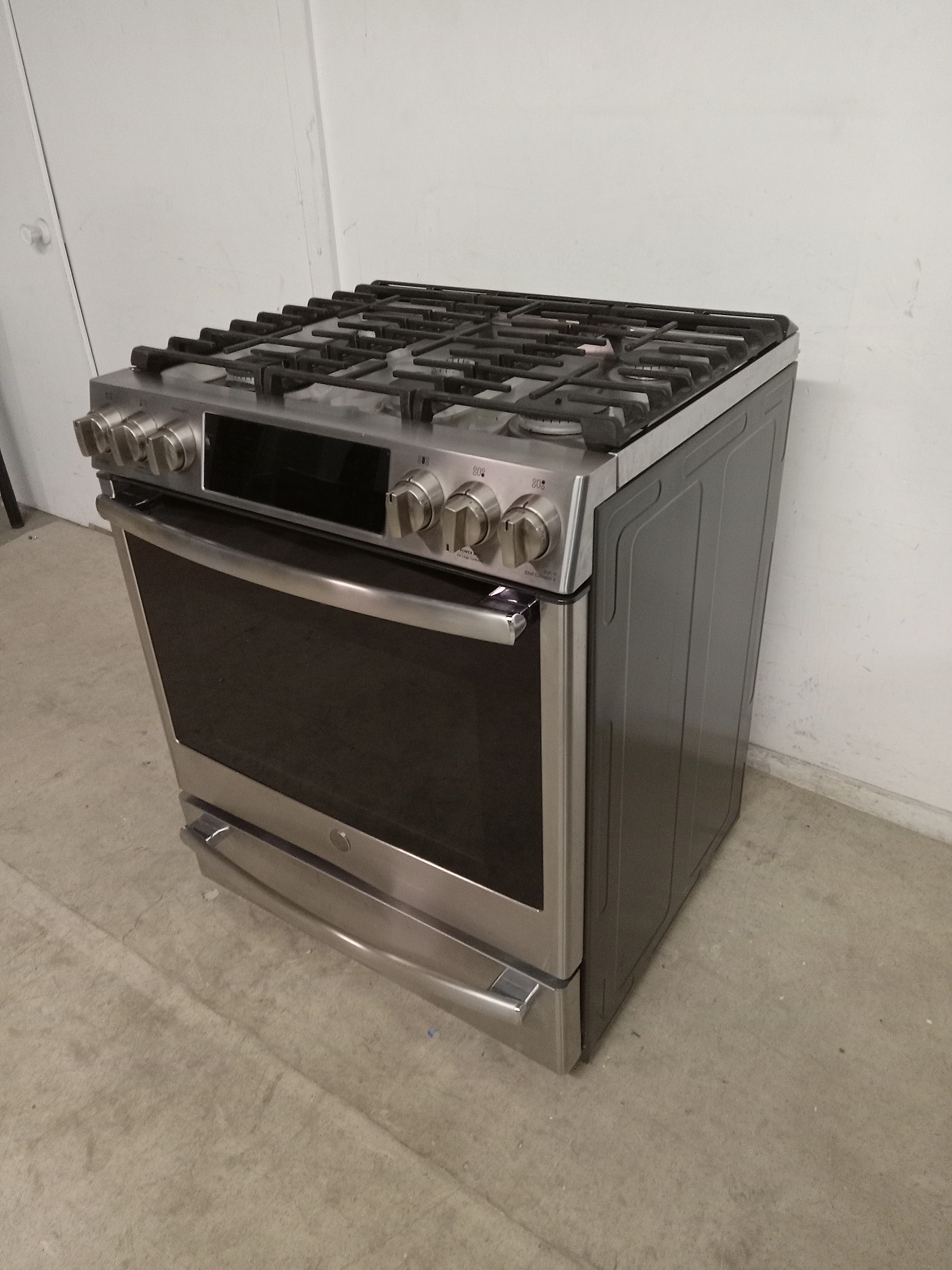 29.5"W General Electric Gas Stove - Image 9