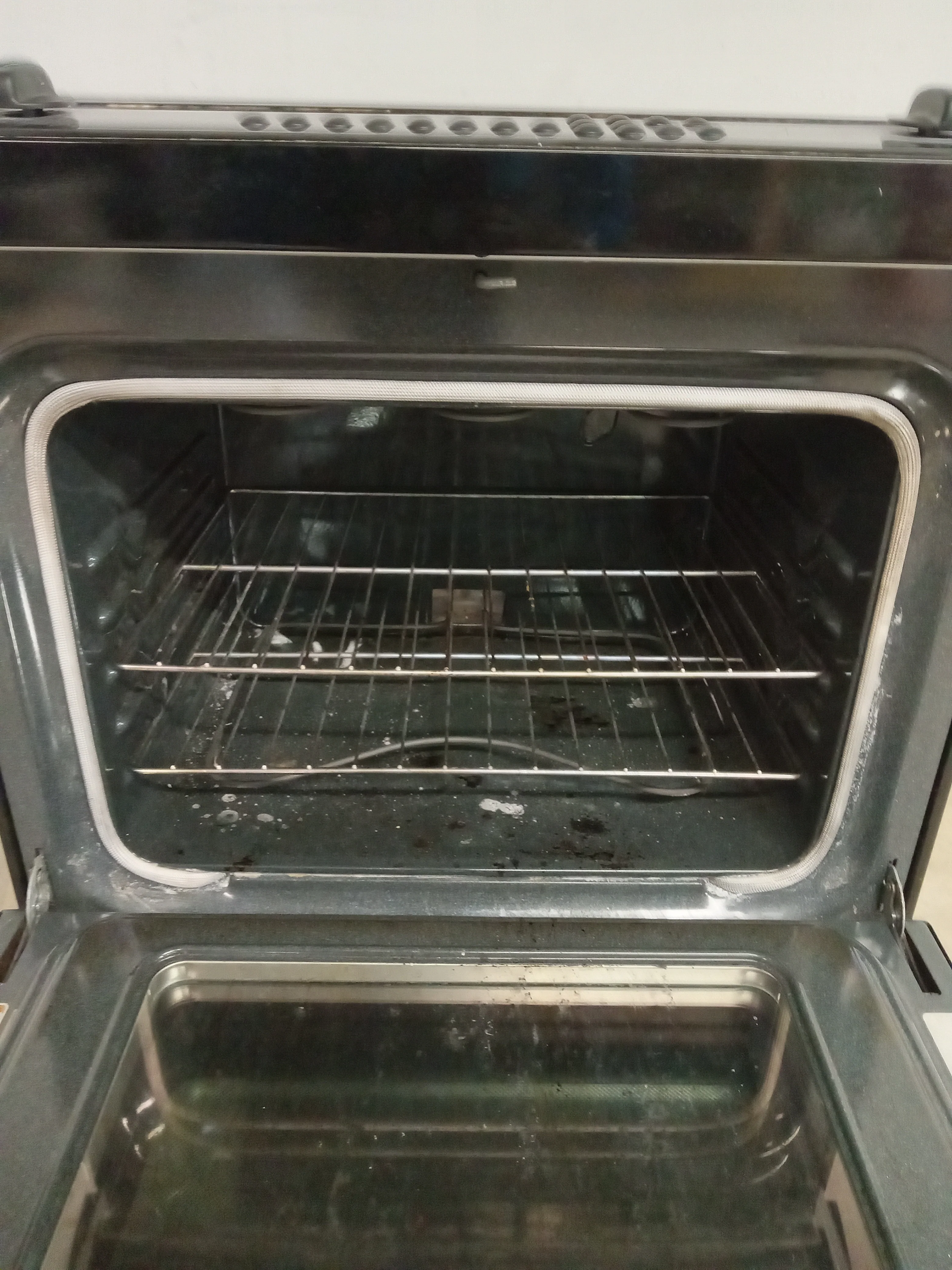 30"W Black Whirlpool Gold Electric Stove - Image 3