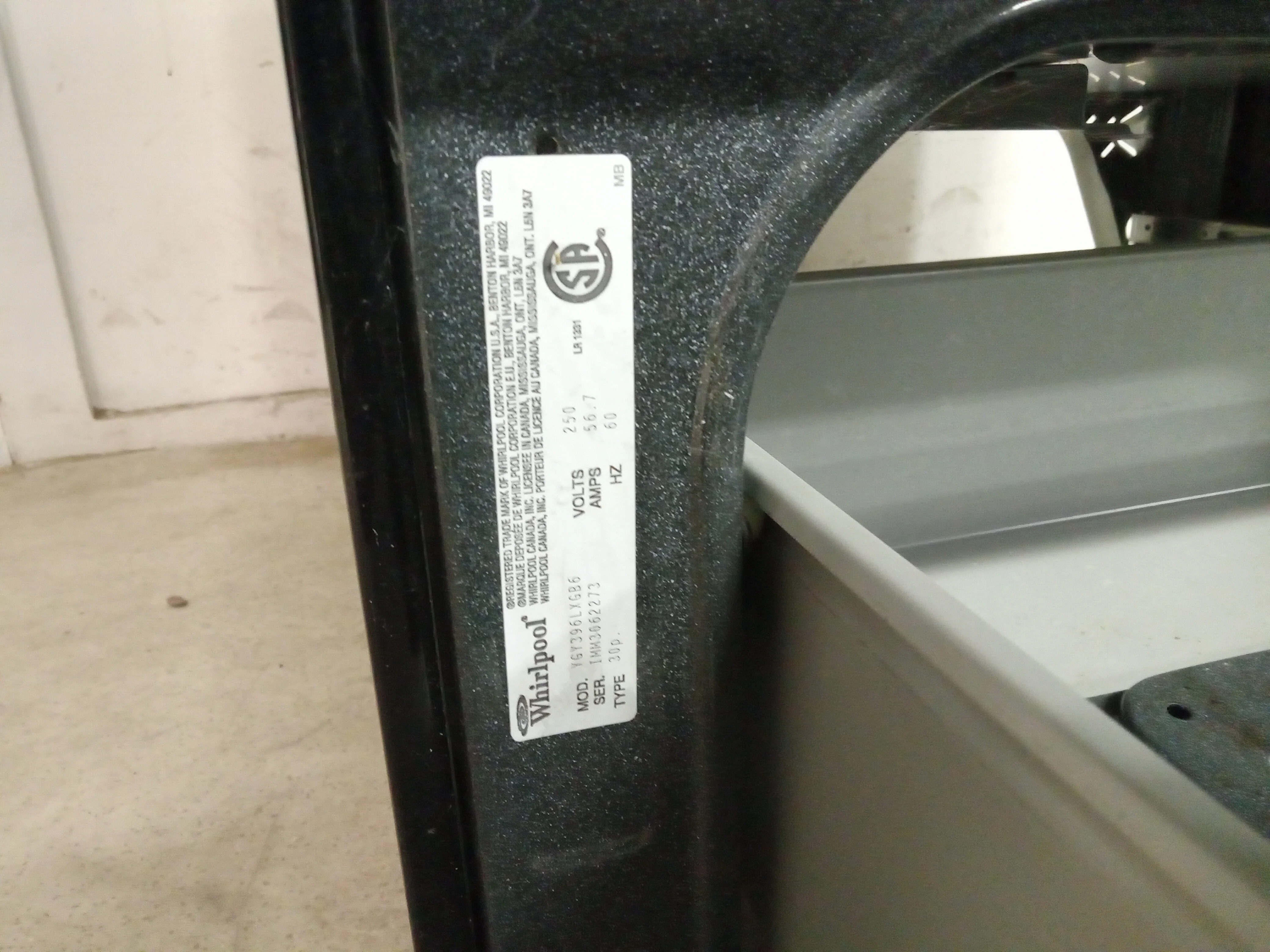 30"W Black Whirlpool Gold Electric Stove - Image 5