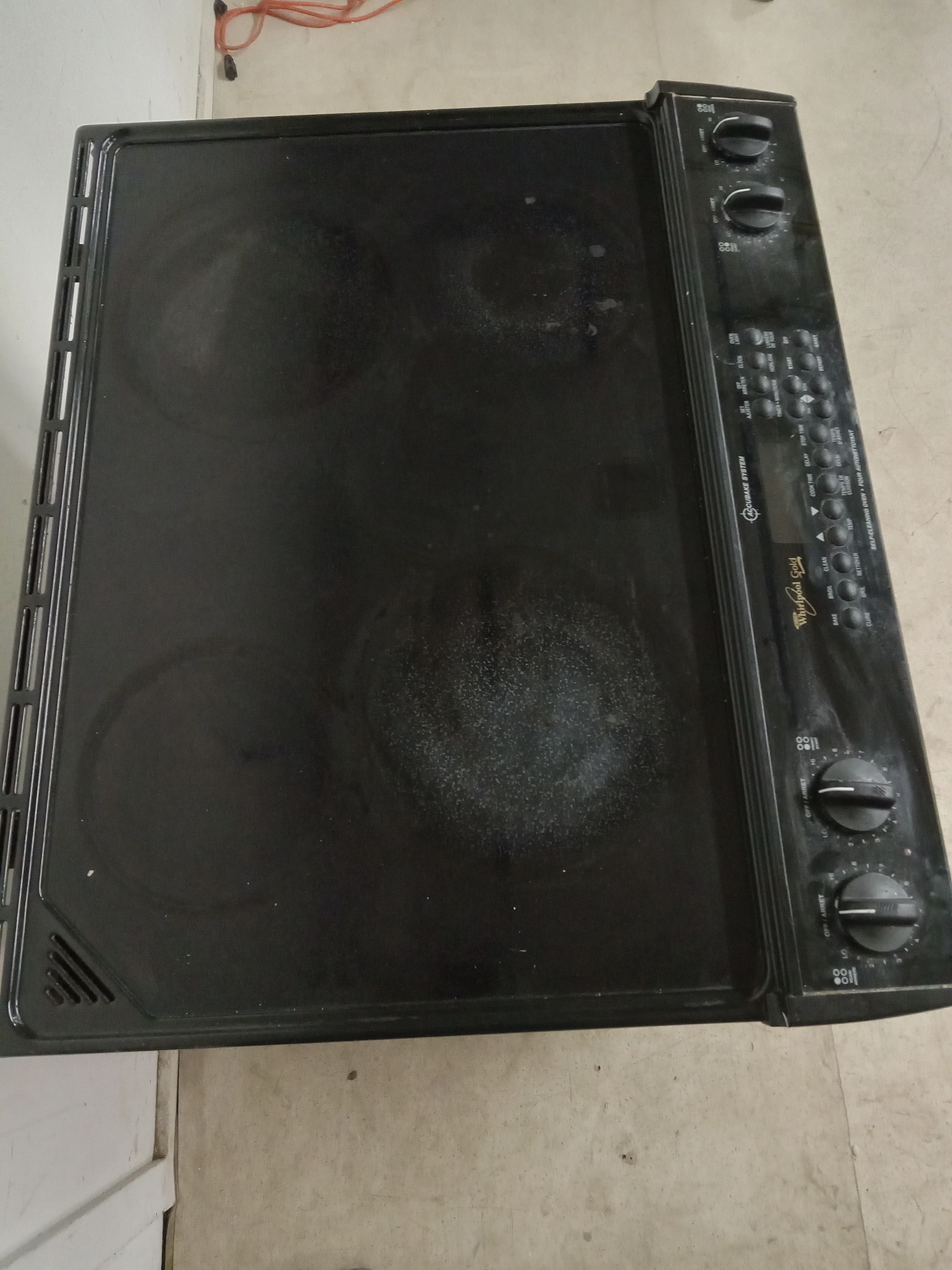 30"W Black Whirlpool Gold Electric Stove - Image 6