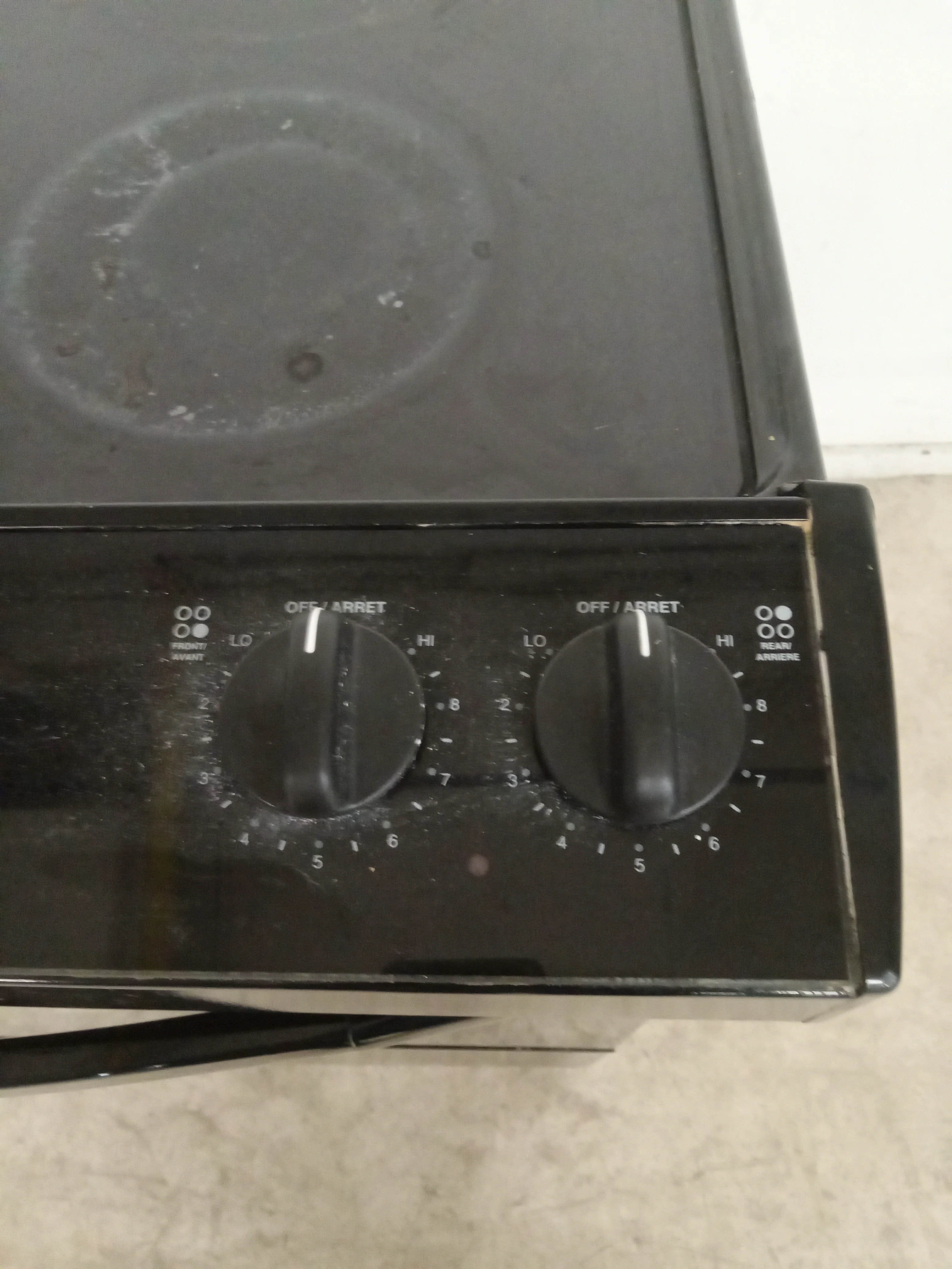 30"W Black Whirlpool Gold Electric Stove - Image 9