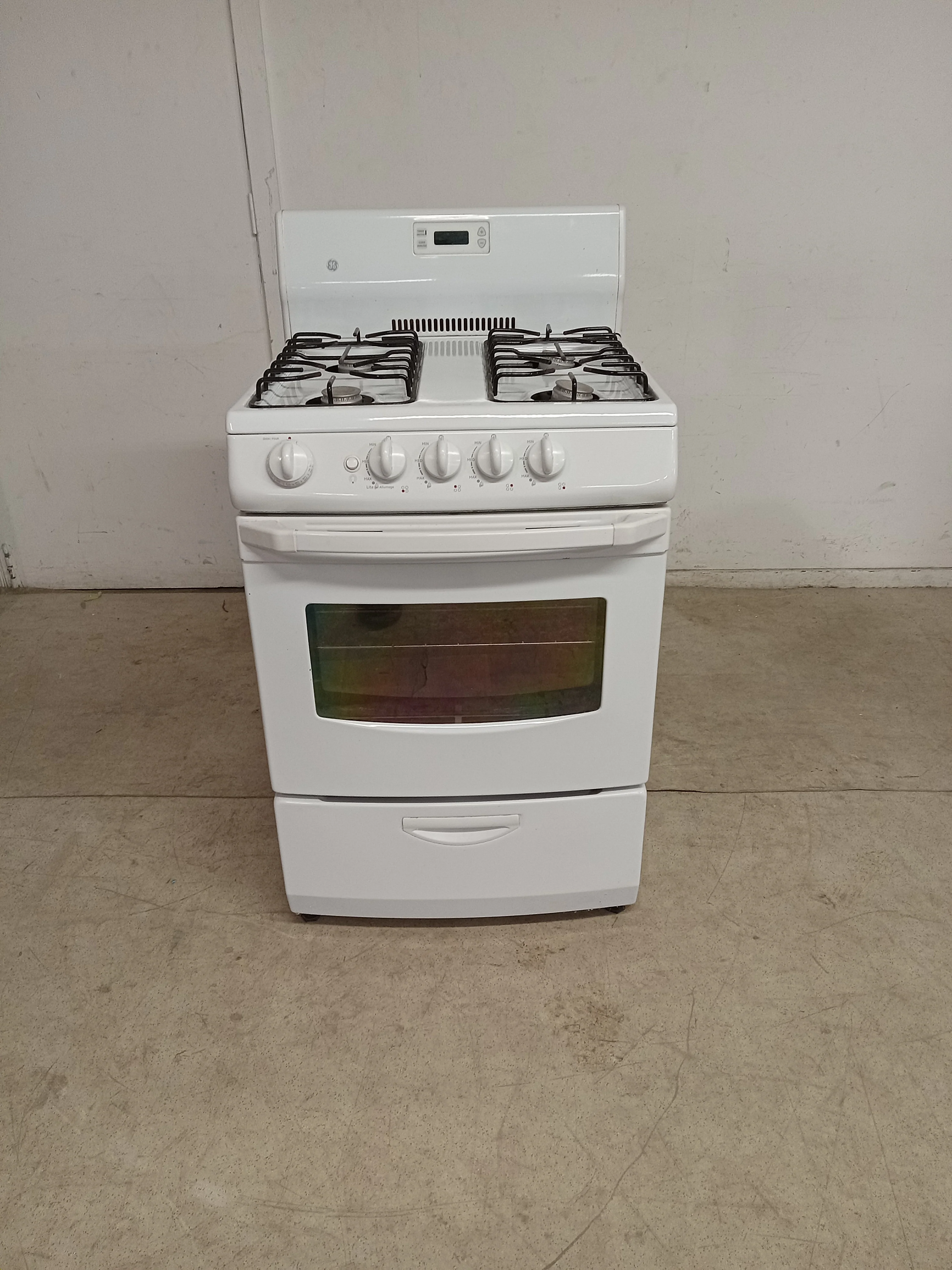 24"W General Electric White Gas Stove