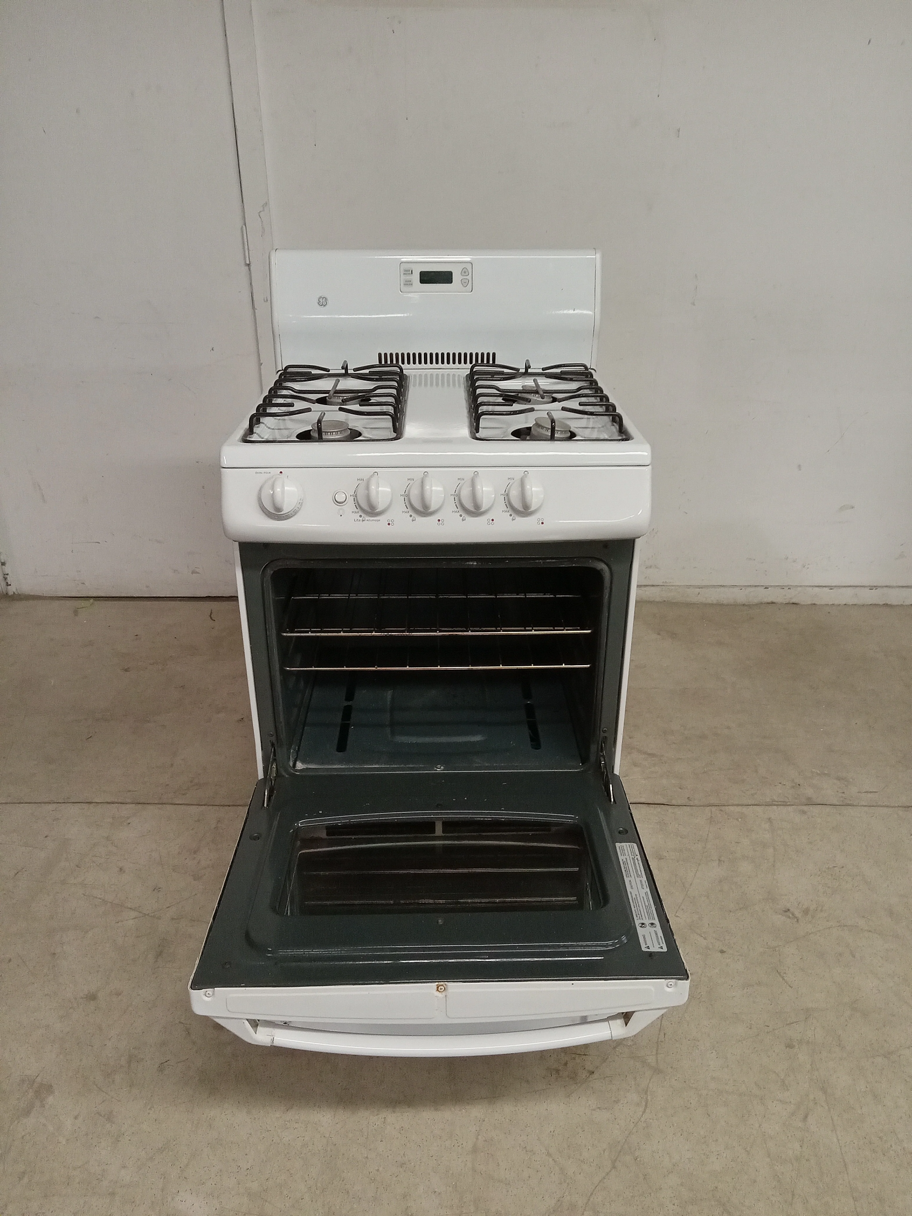 24"W General Electric White Gas Stove - Image 2