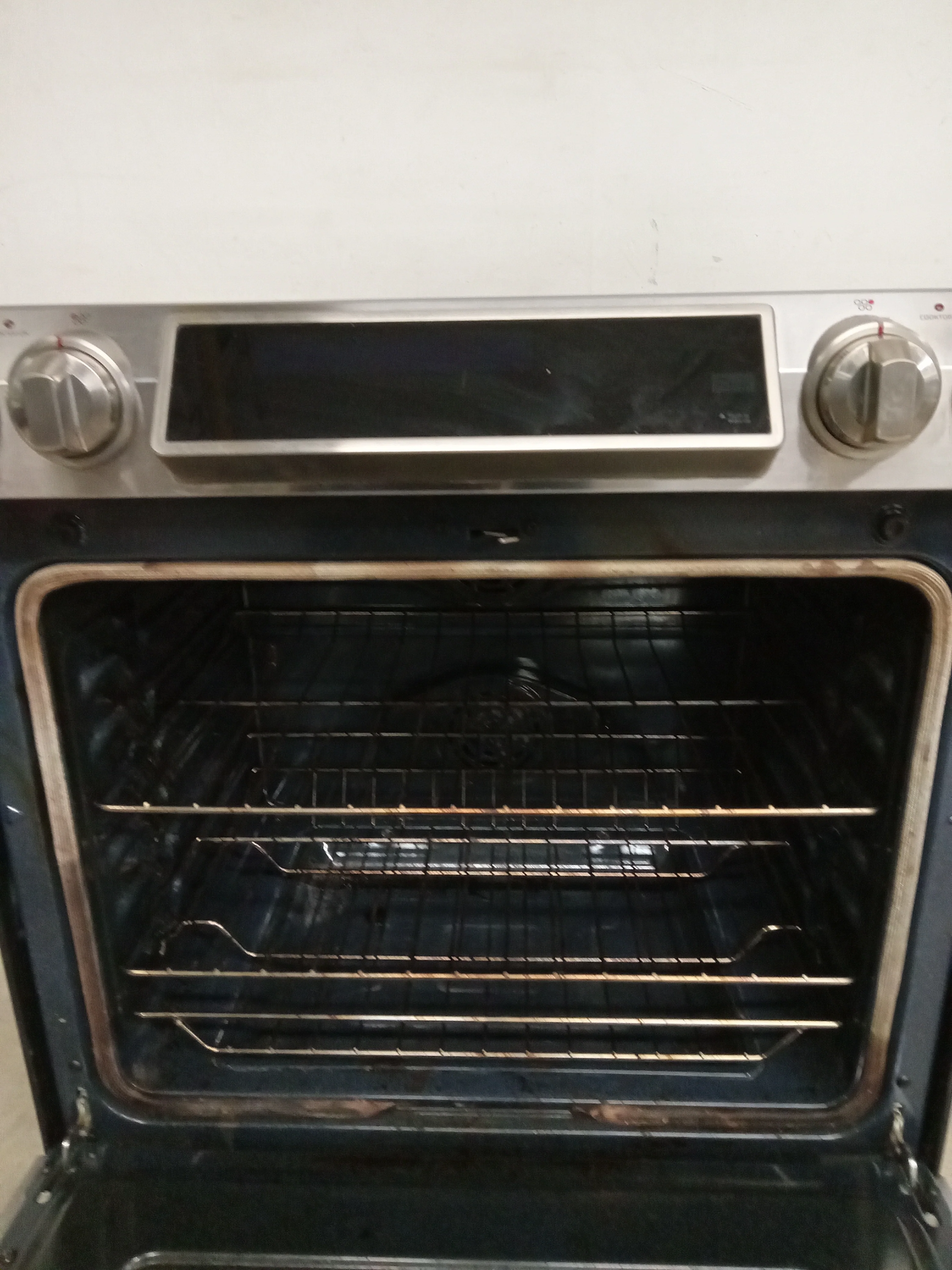 31"W Samsung Electric Range - Image 3