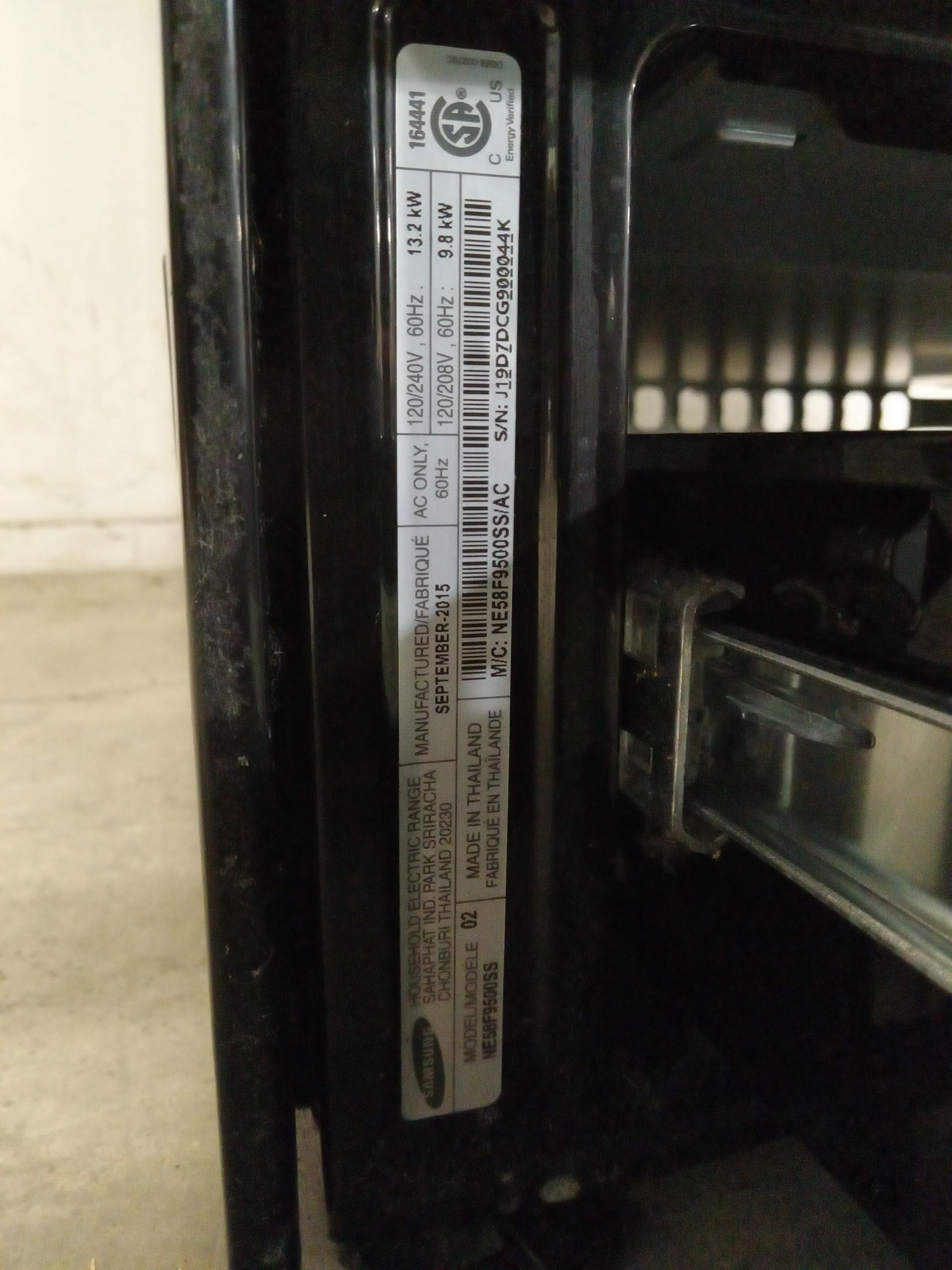 31"W Samsung Electric Range - Image 8