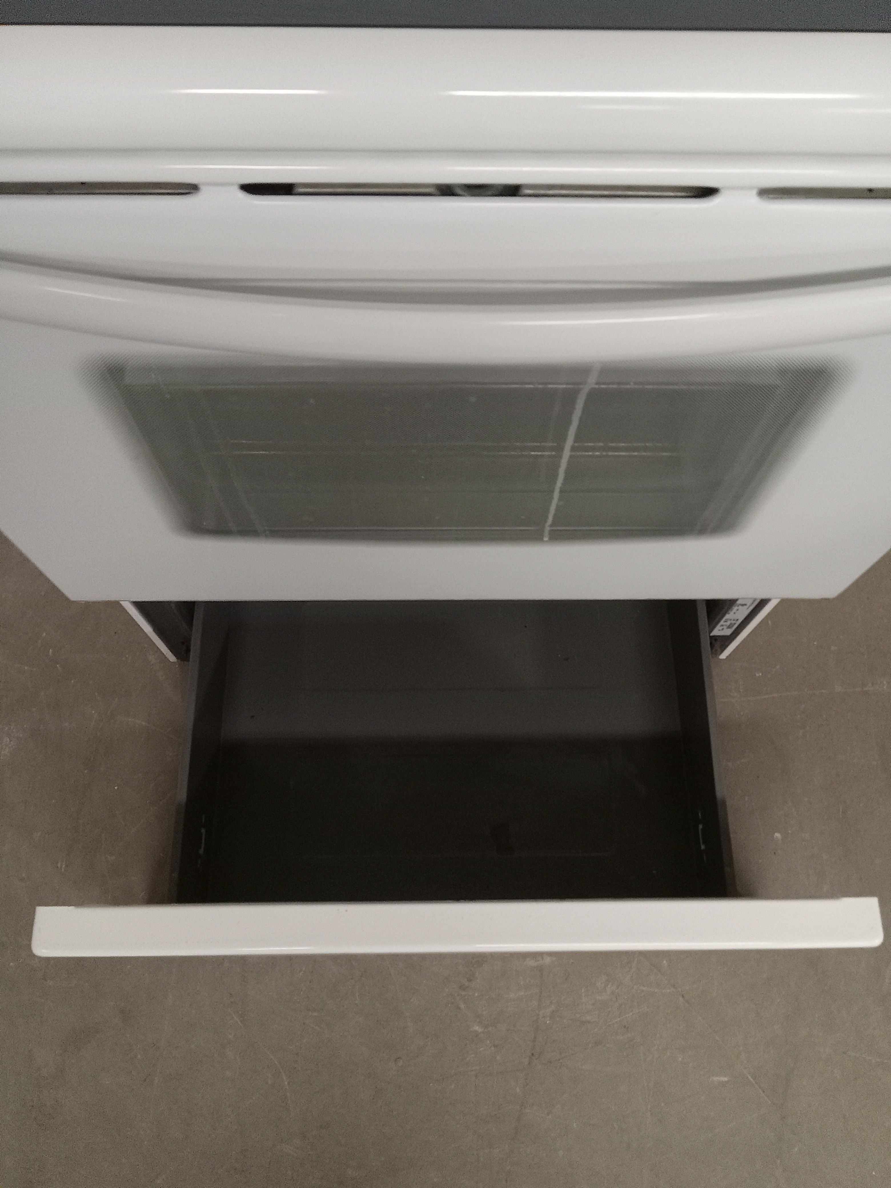 FRIGIDAIRE Self Cleaning Electric Oven - Image 4