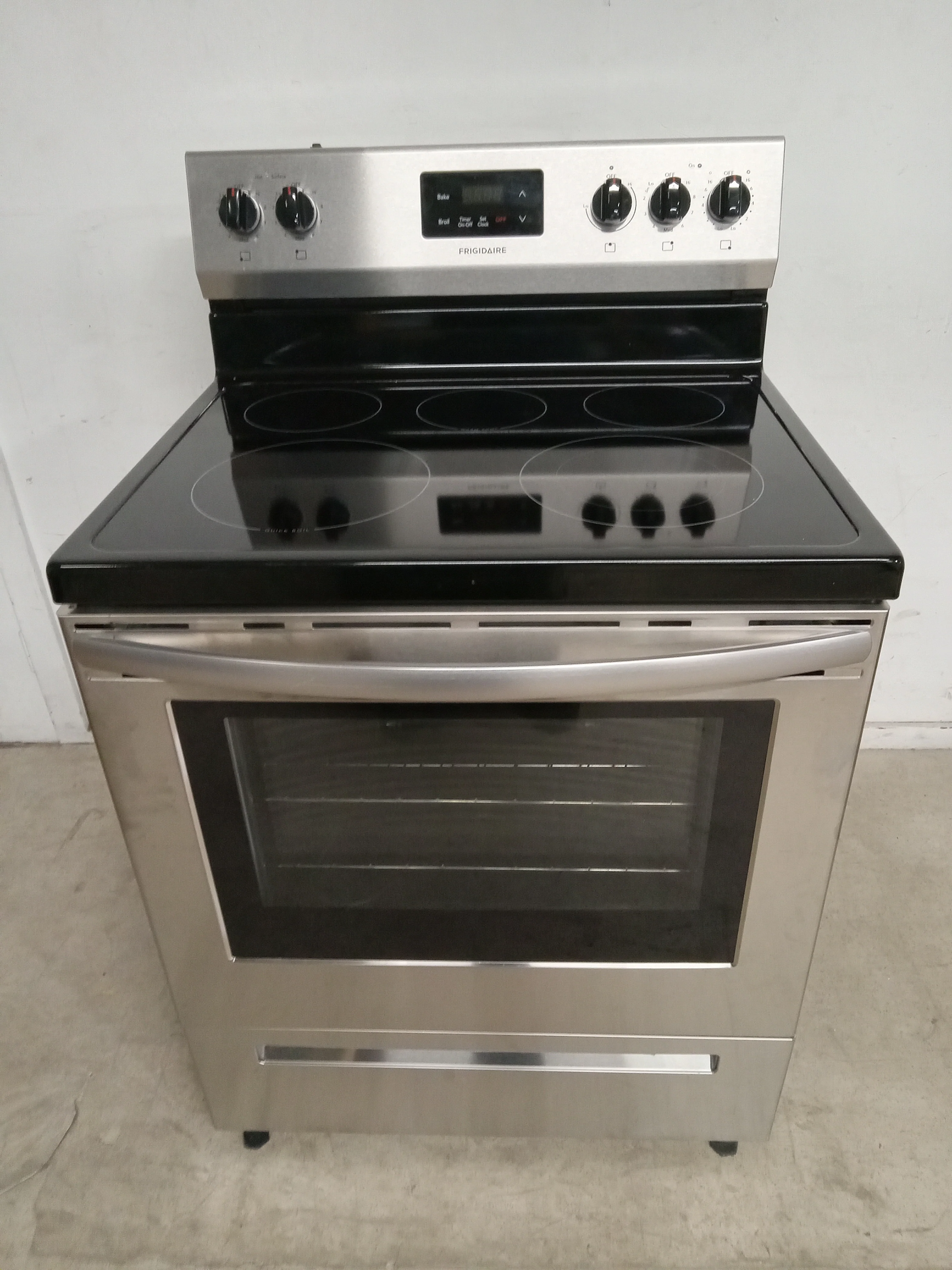 30"W Frigidaire Electric Range