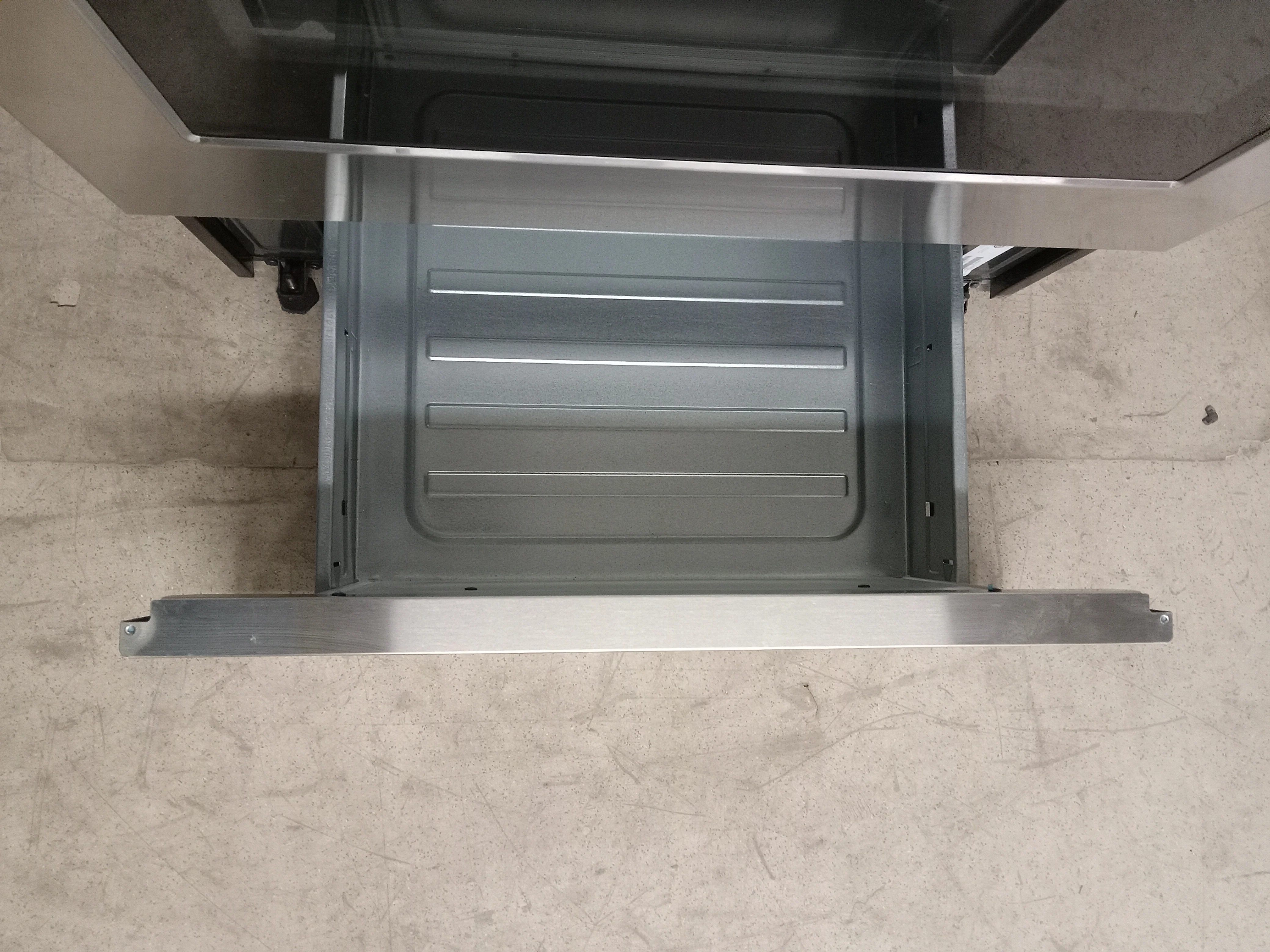 30"W Frigidaire Electric Range - Image 5