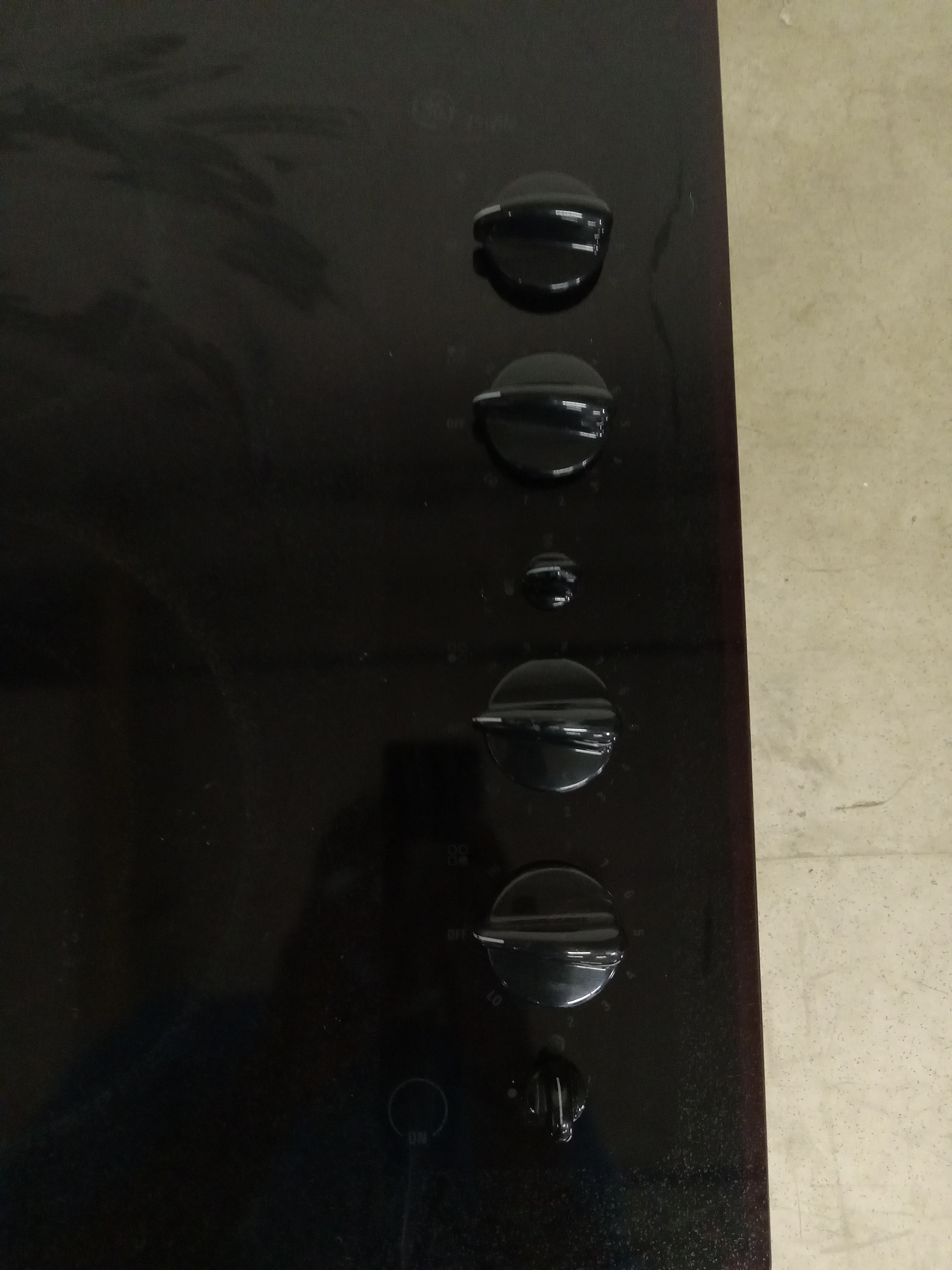 29.75"W General Electric Cooktop - Image 2