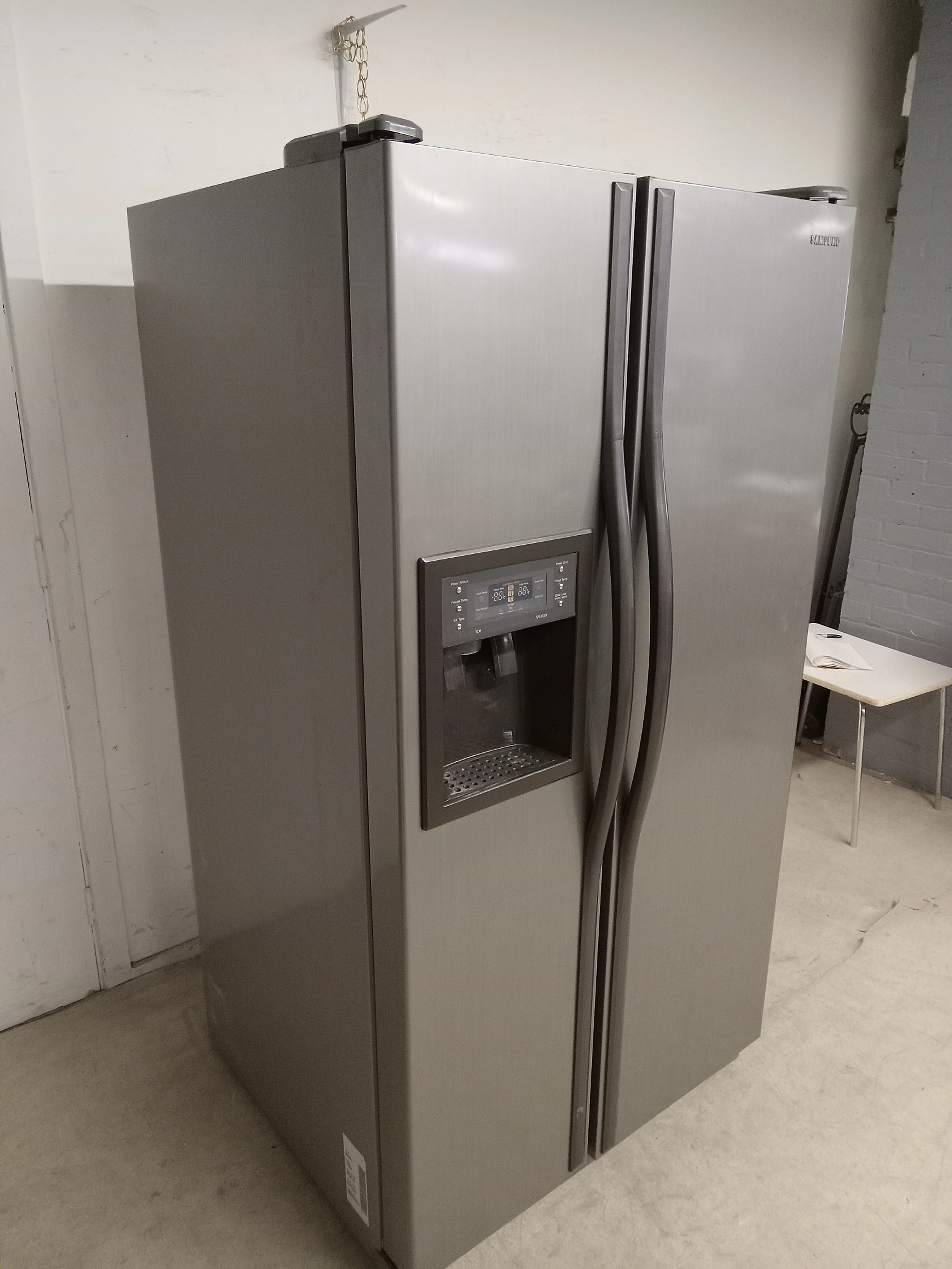 36"W Samsung Side by Side Refrigerator - Image 11