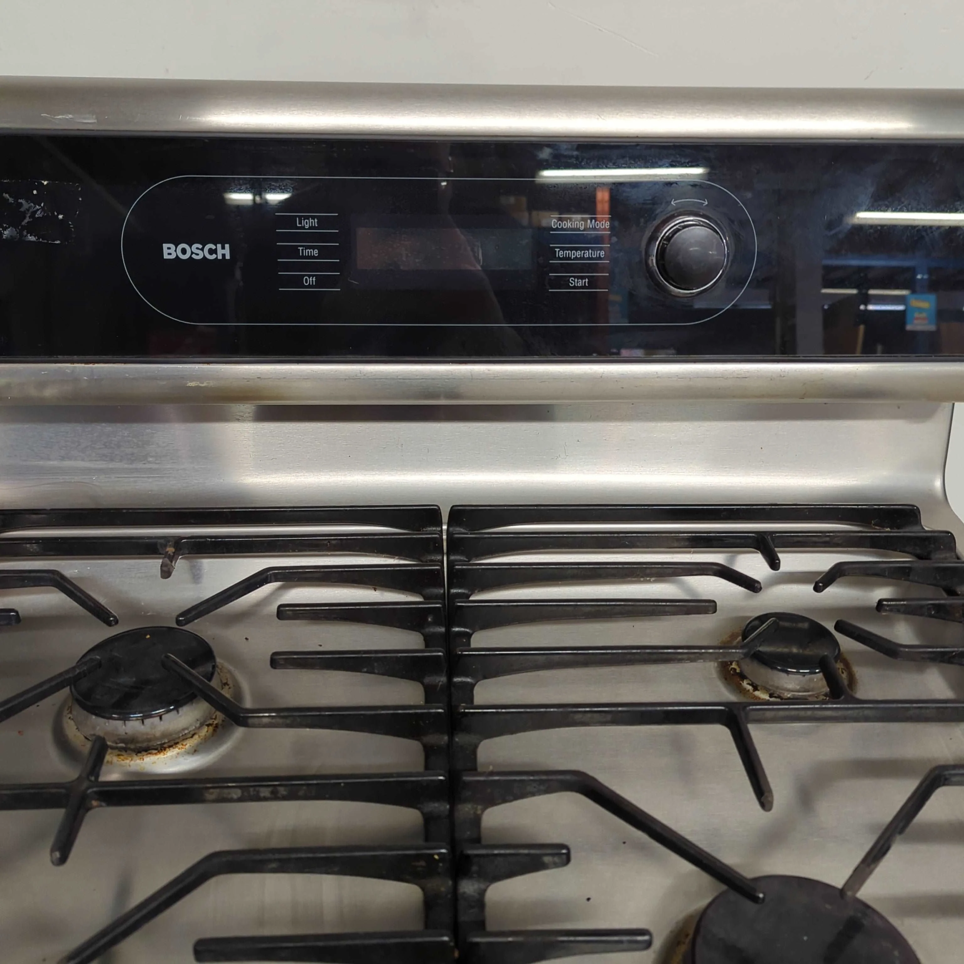 30"W Bosch Gas Stove - Image 2