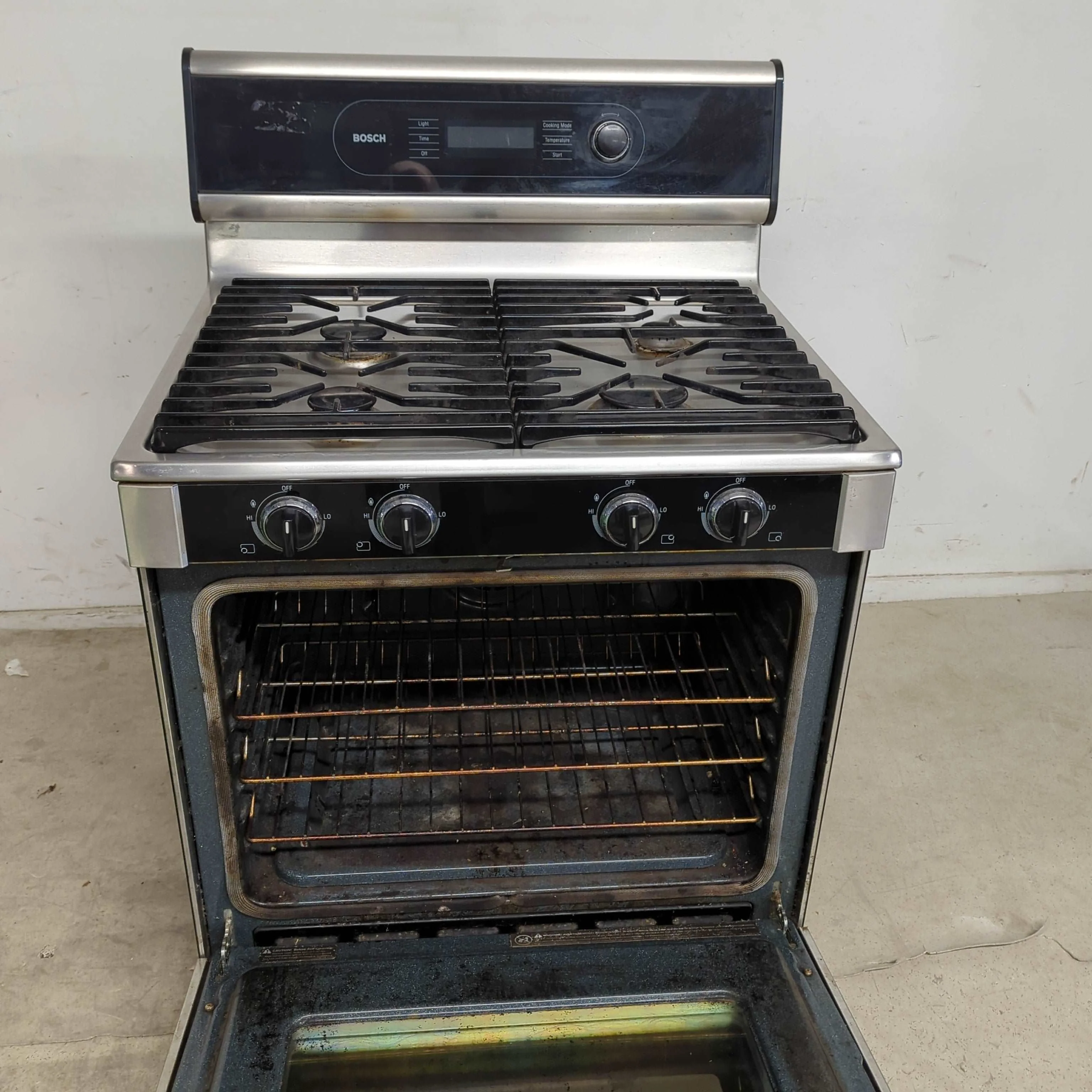 30"W Bosch Gas Stove - Image 3