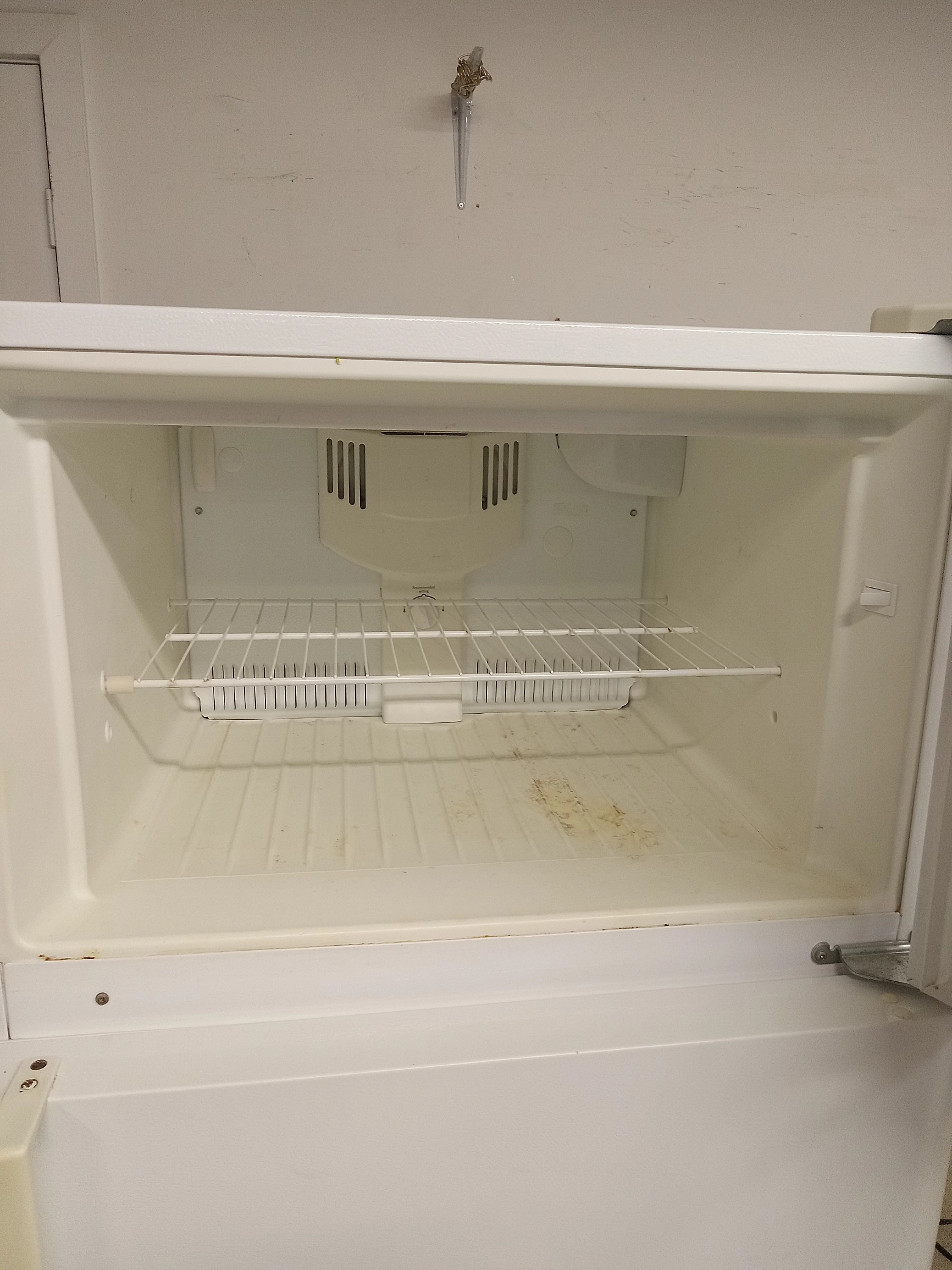 29.5"W White Kenmore Refrigerator - Image 3