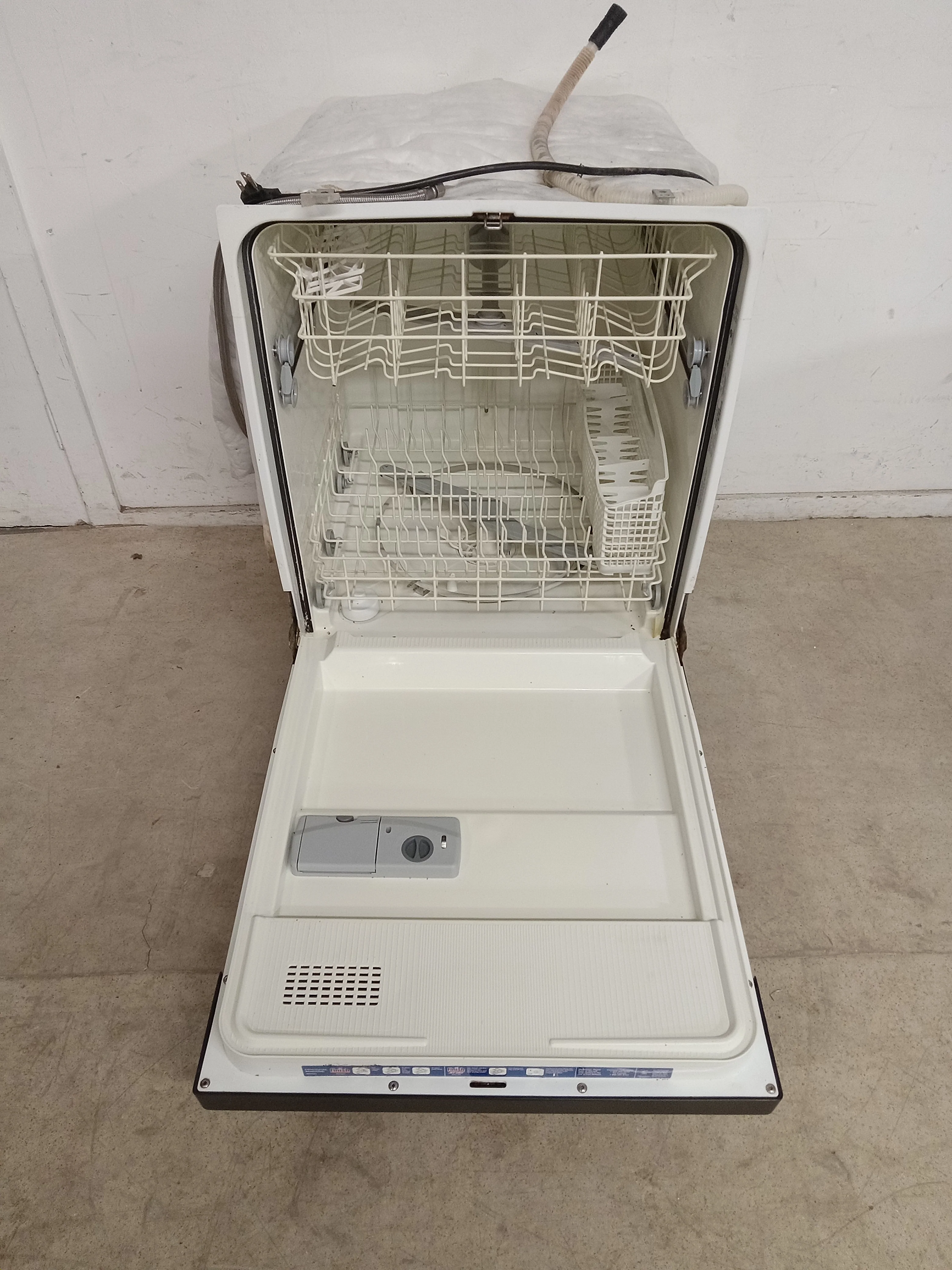 24"W Frigidaire Dishwasher - Image 2