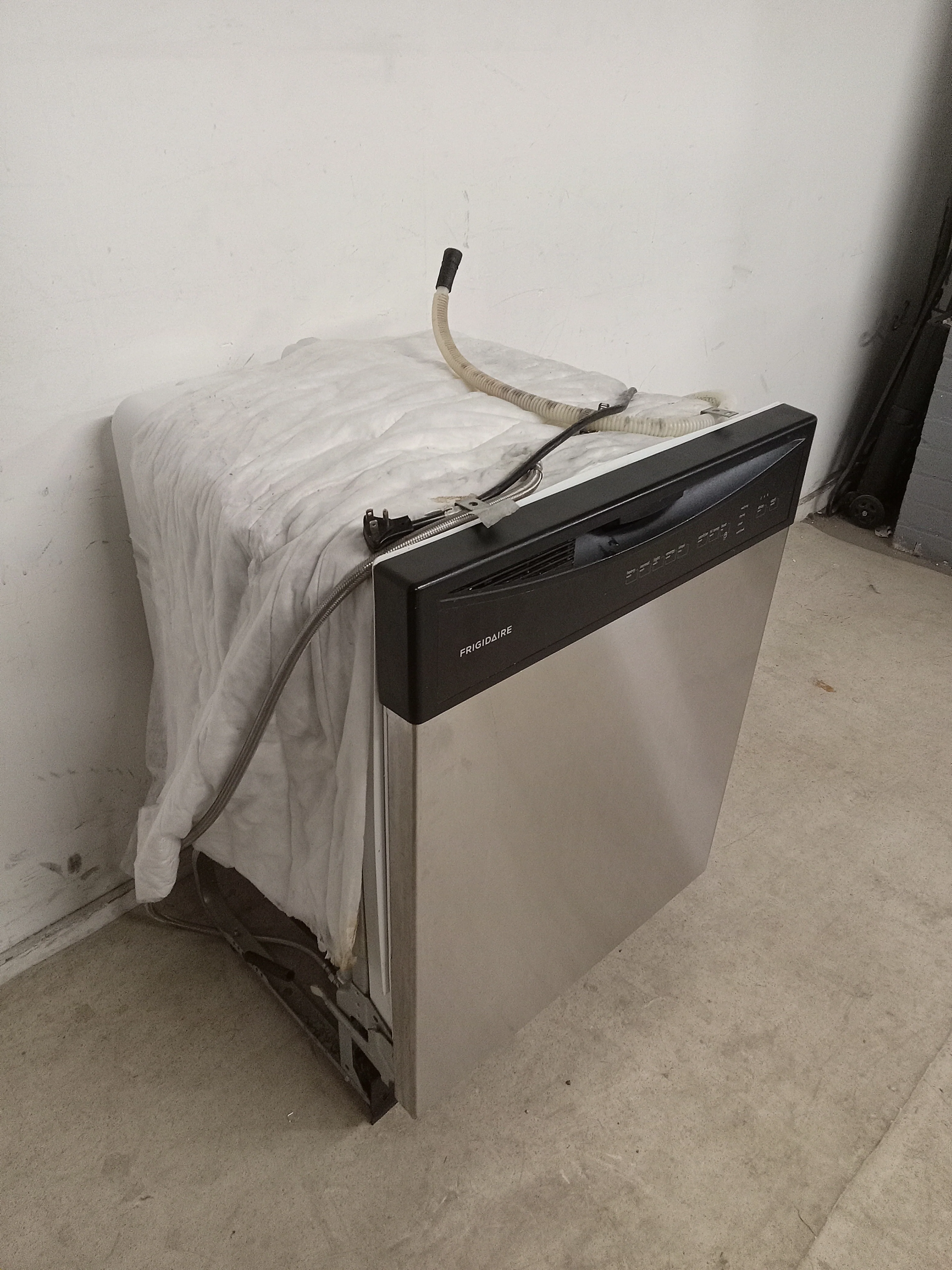 24"W Frigidaire Dishwasher - Image 7