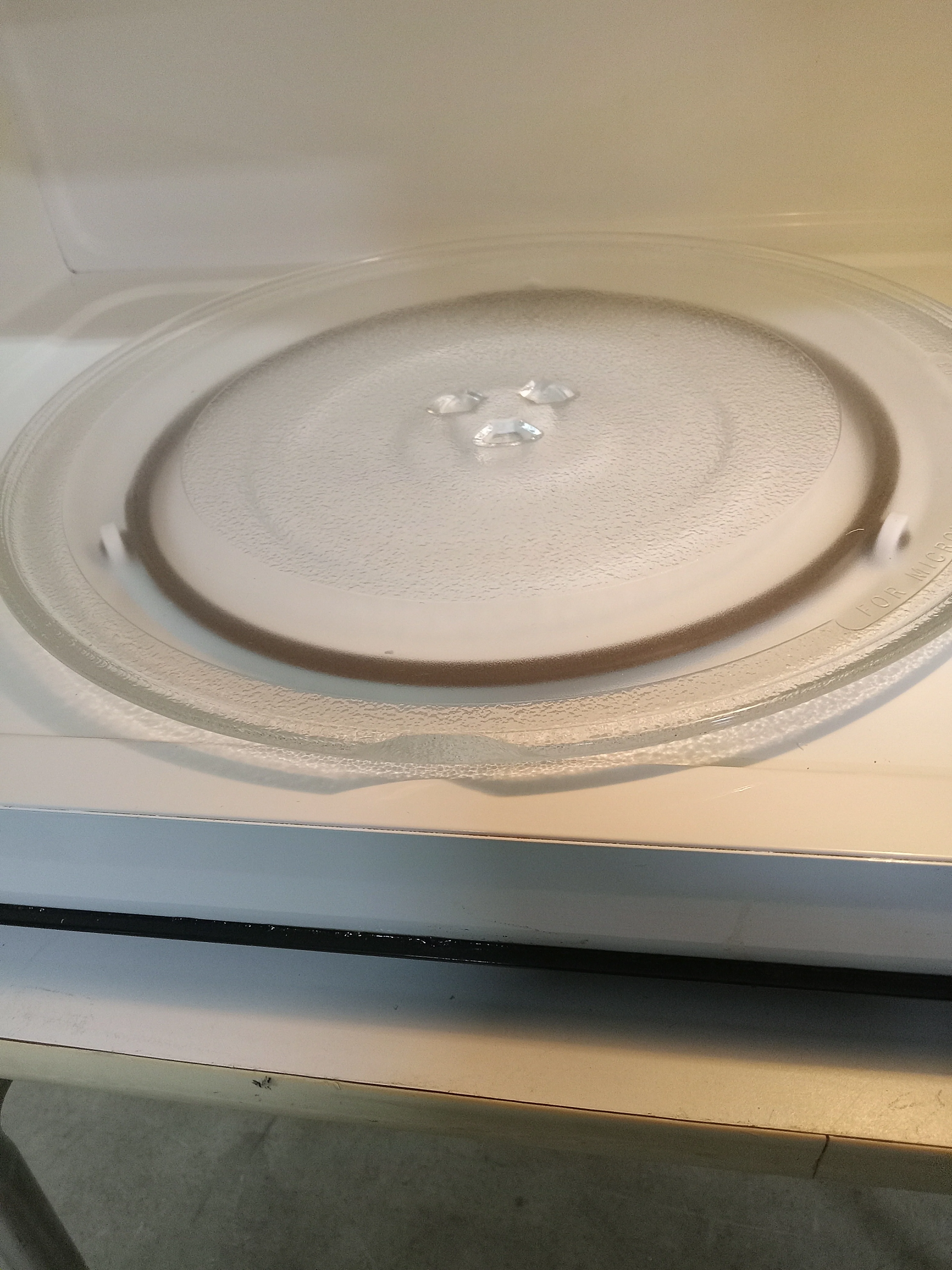 30"W LG Goldstar Over the Counter Microwave Oven - Image 5