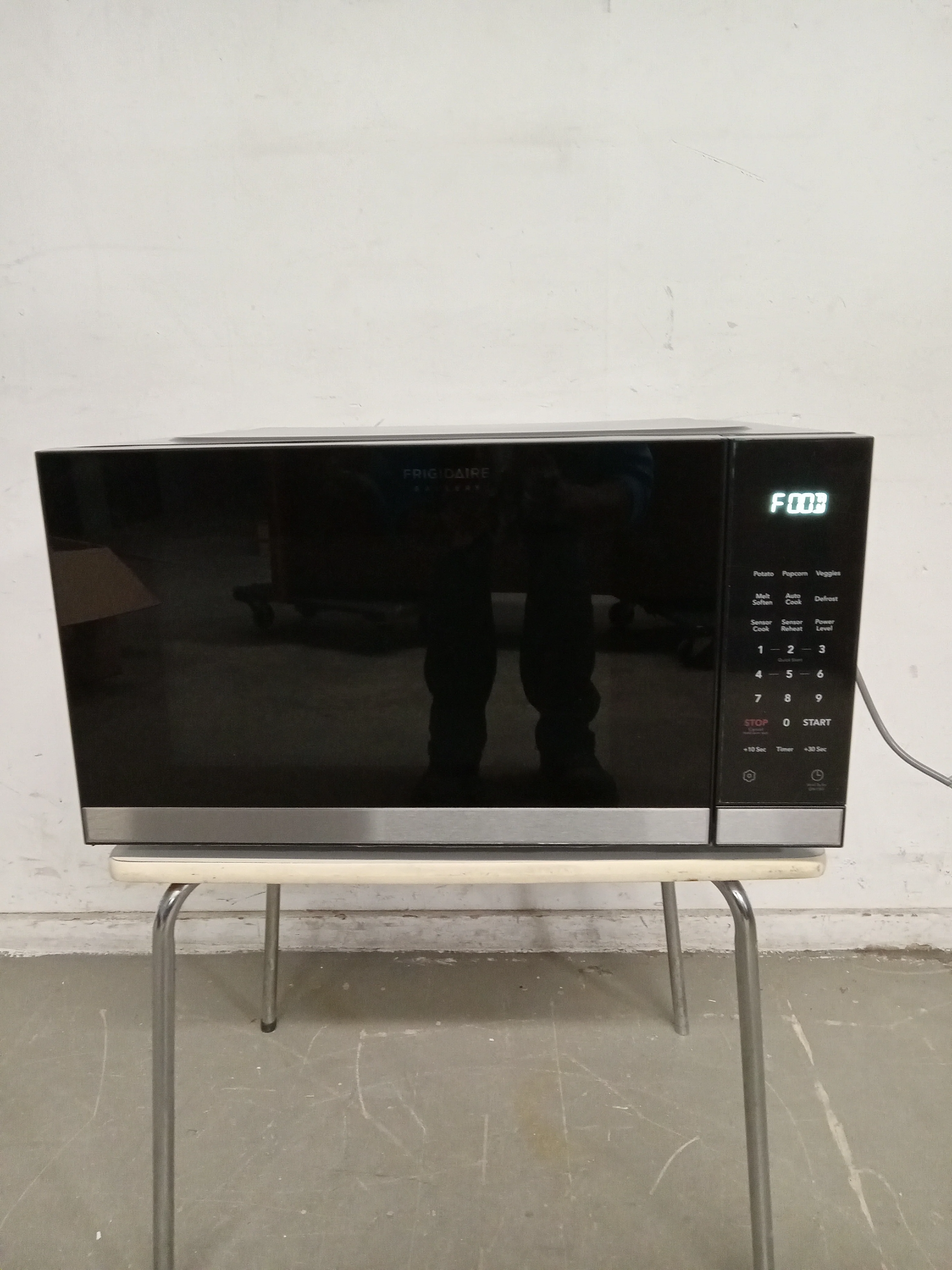 24"W Frigidaire Gallery Built In Microwave