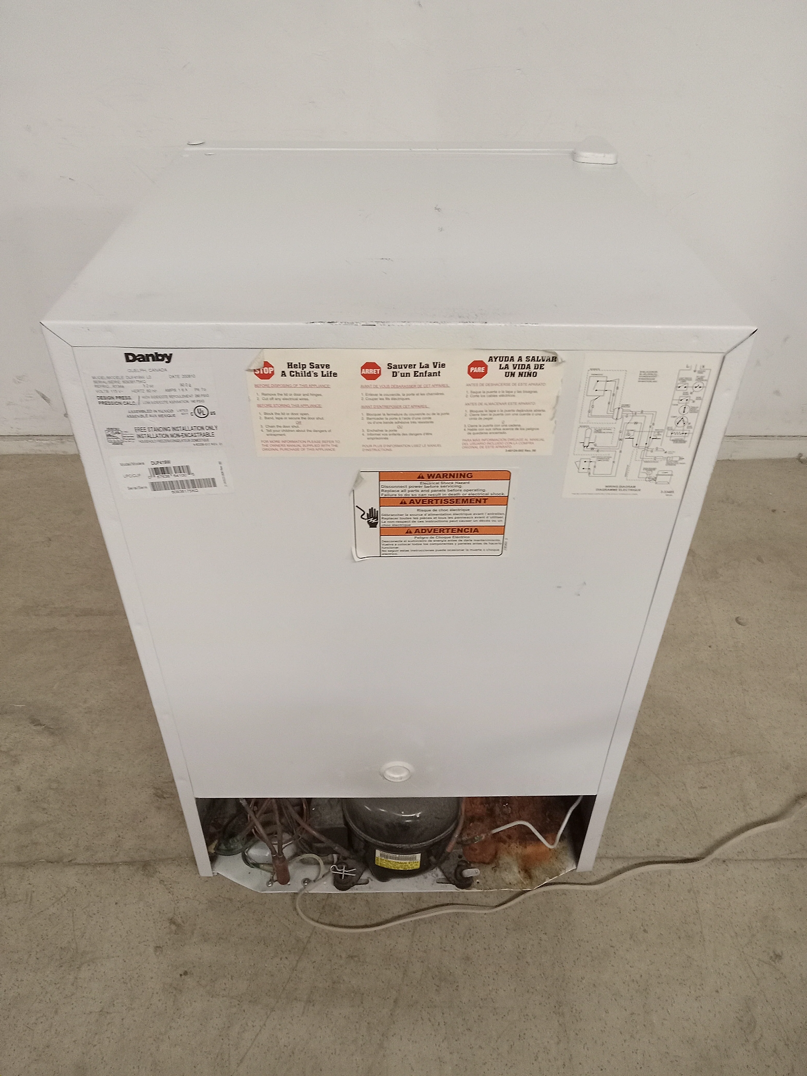 Danby 33" Small Upright Freezer - Image 4