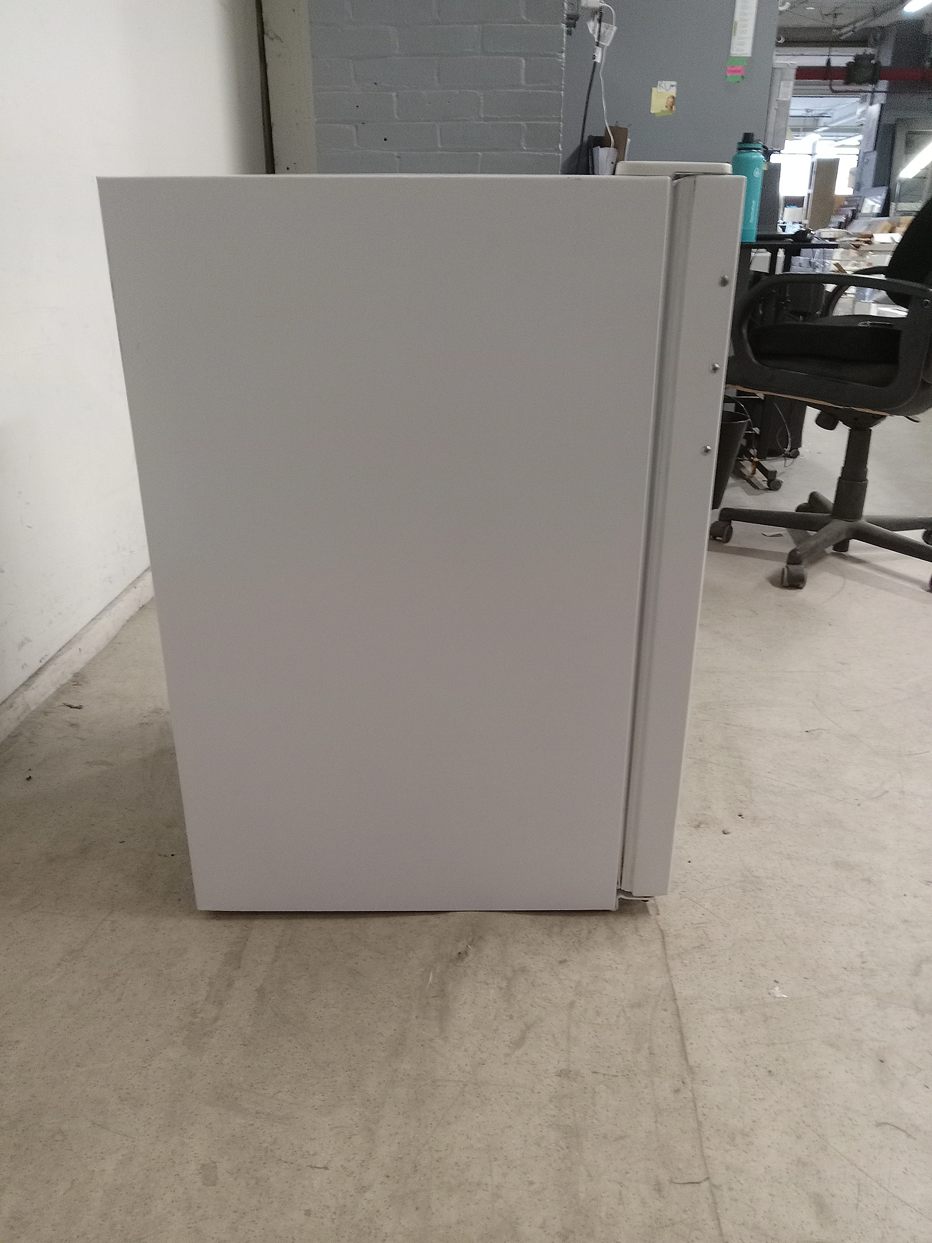 Danby 33" Small Upright Freezer - Image 9