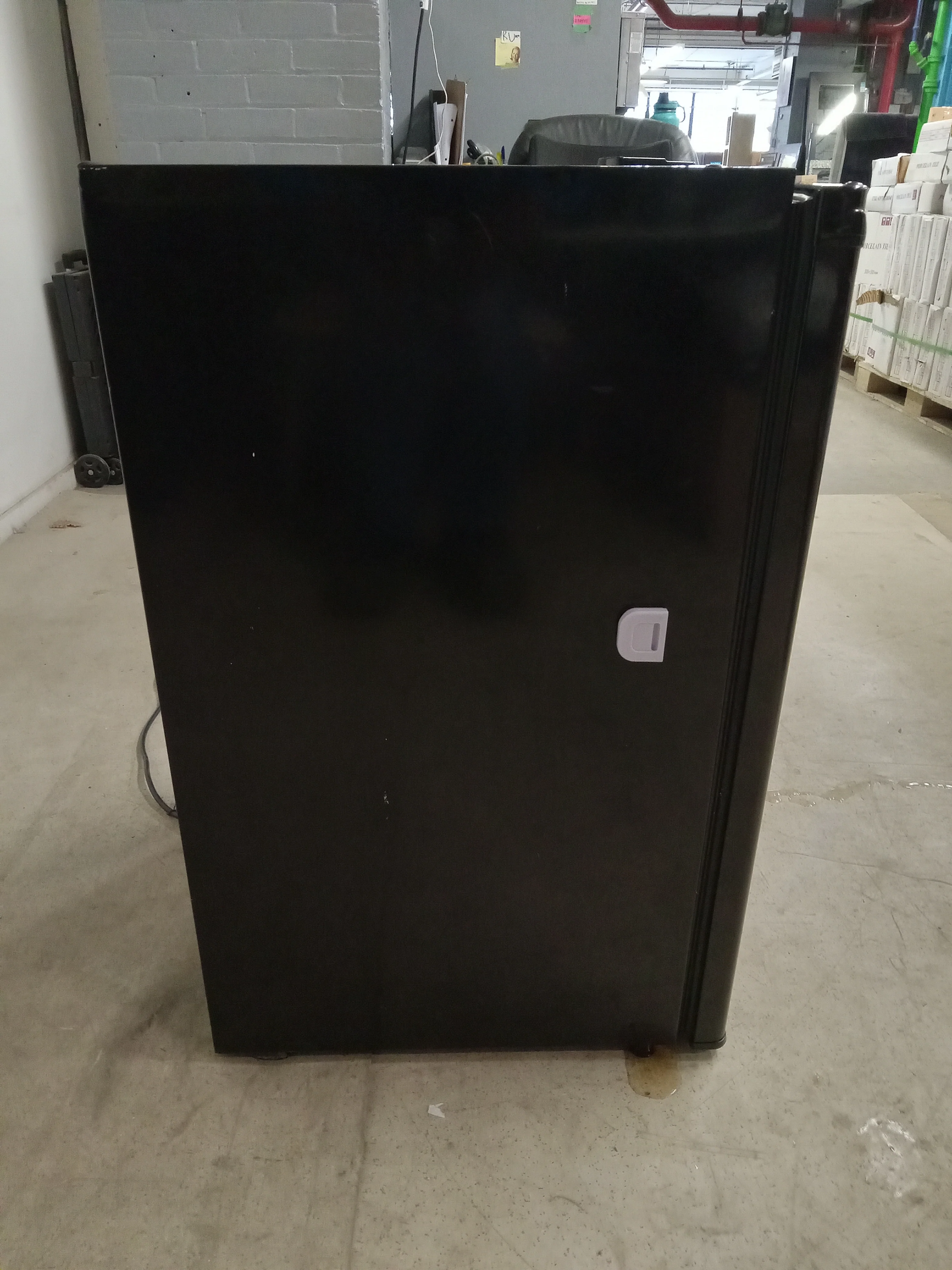 Danby Premiere 31.5" Small Black Refrigerator - Image 2