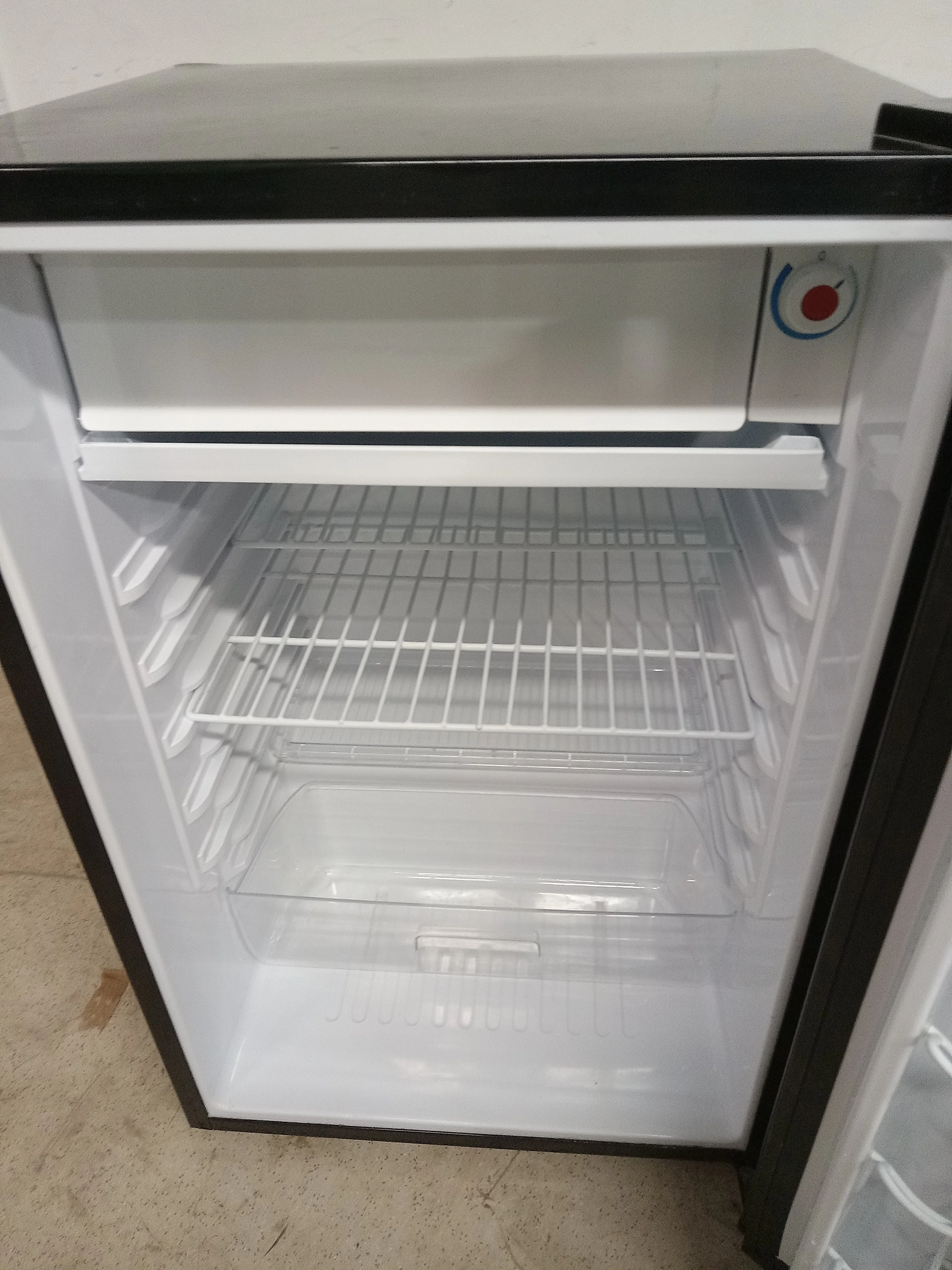 Danby Premiere 31.5" Small Black Refrigerator - Image 5