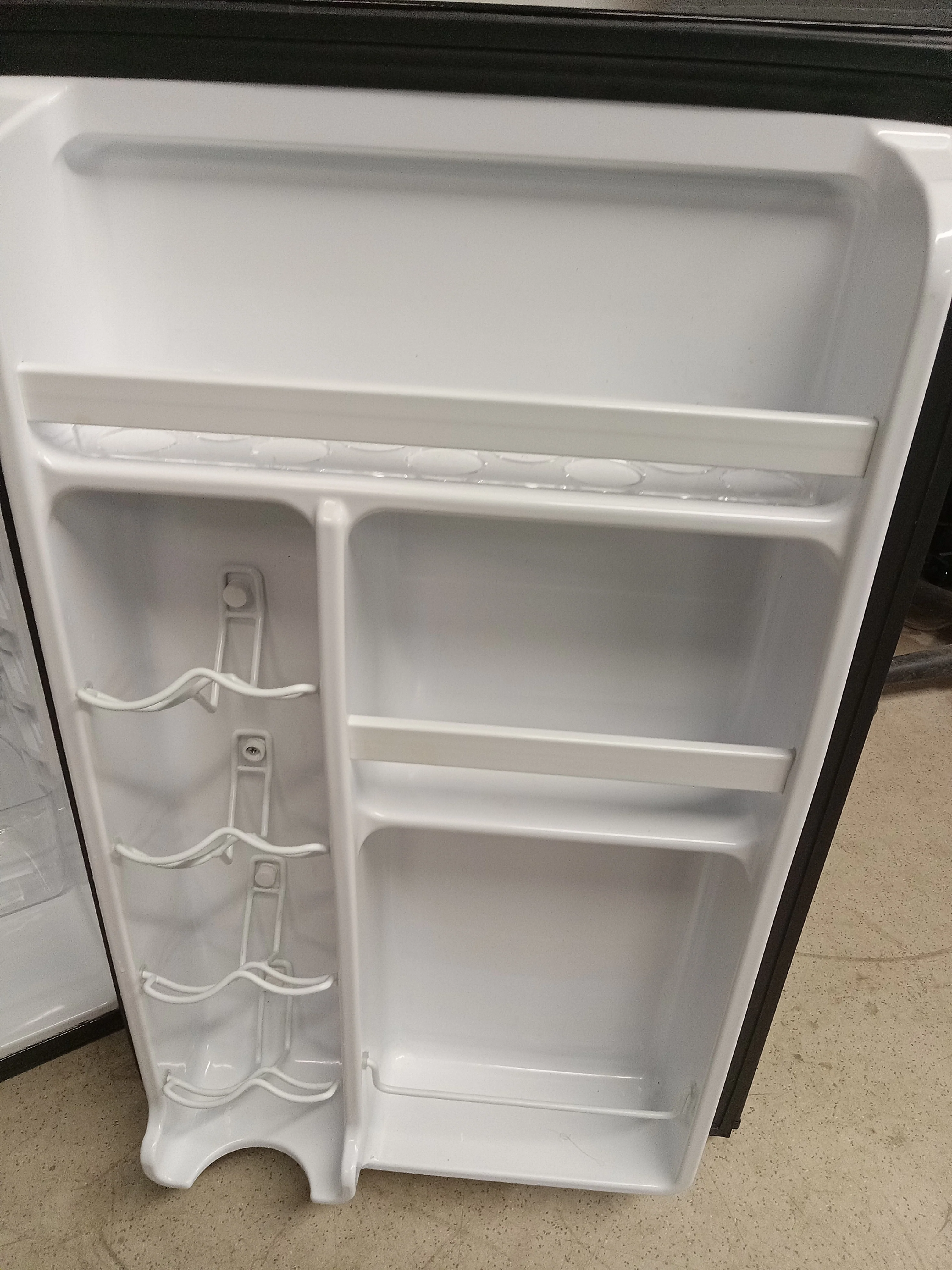 Danby Premiere 31.5" Small Black Refrigerator - Image 6