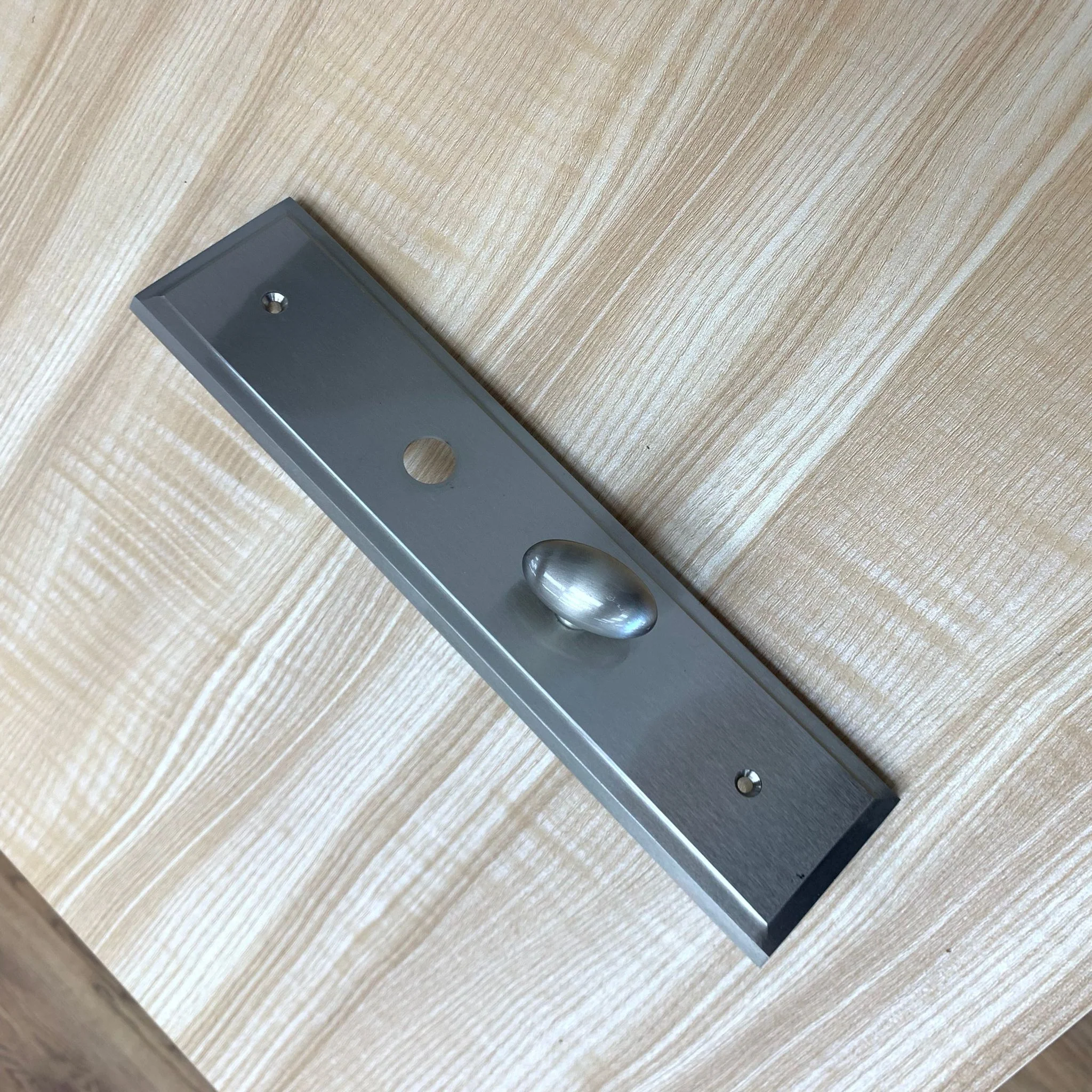 Inside Door Faceplate with Oval Thumb Turn in Satin Nickel 8525SEM