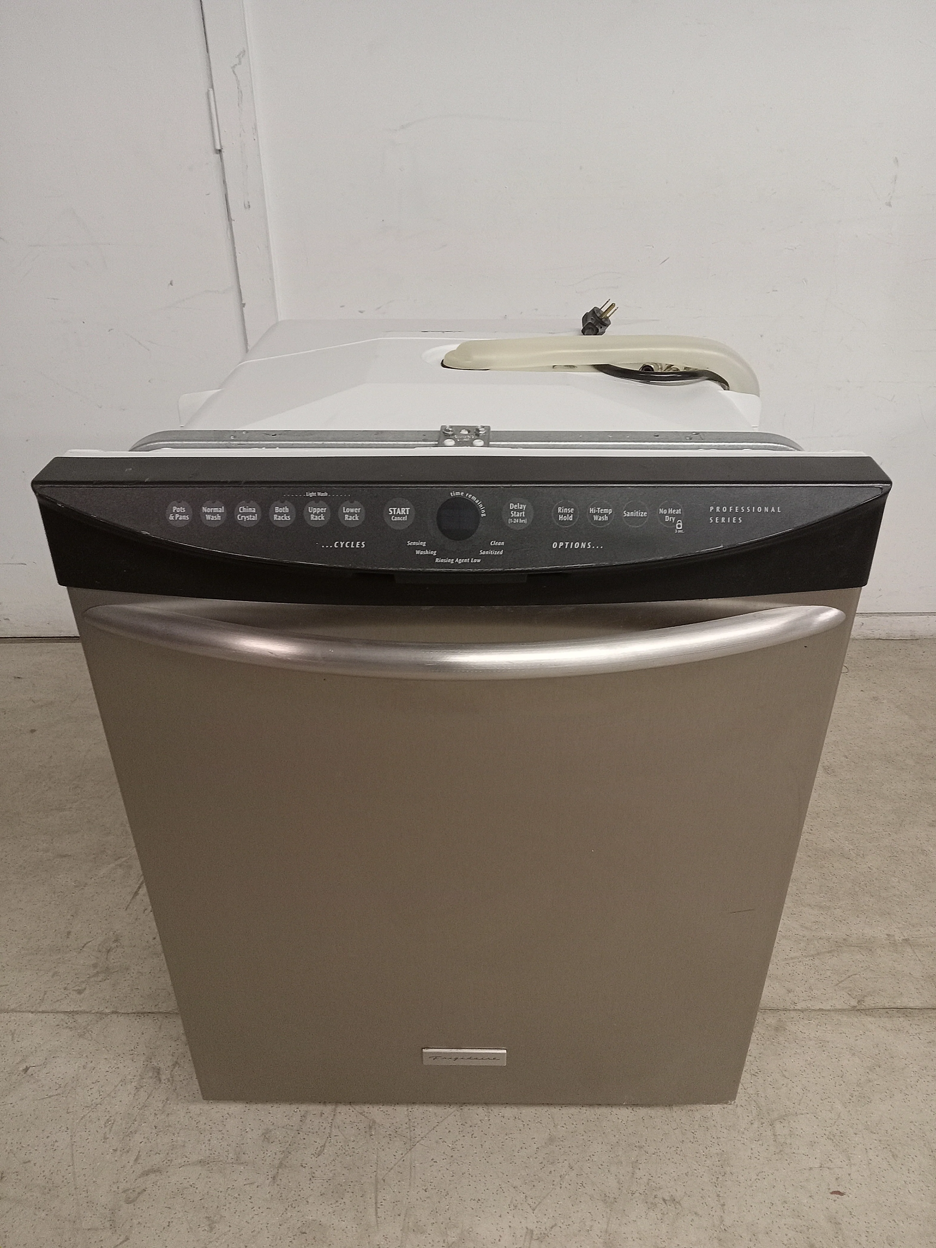 Frigidaire Full Console Soil Sensing Dishwasher