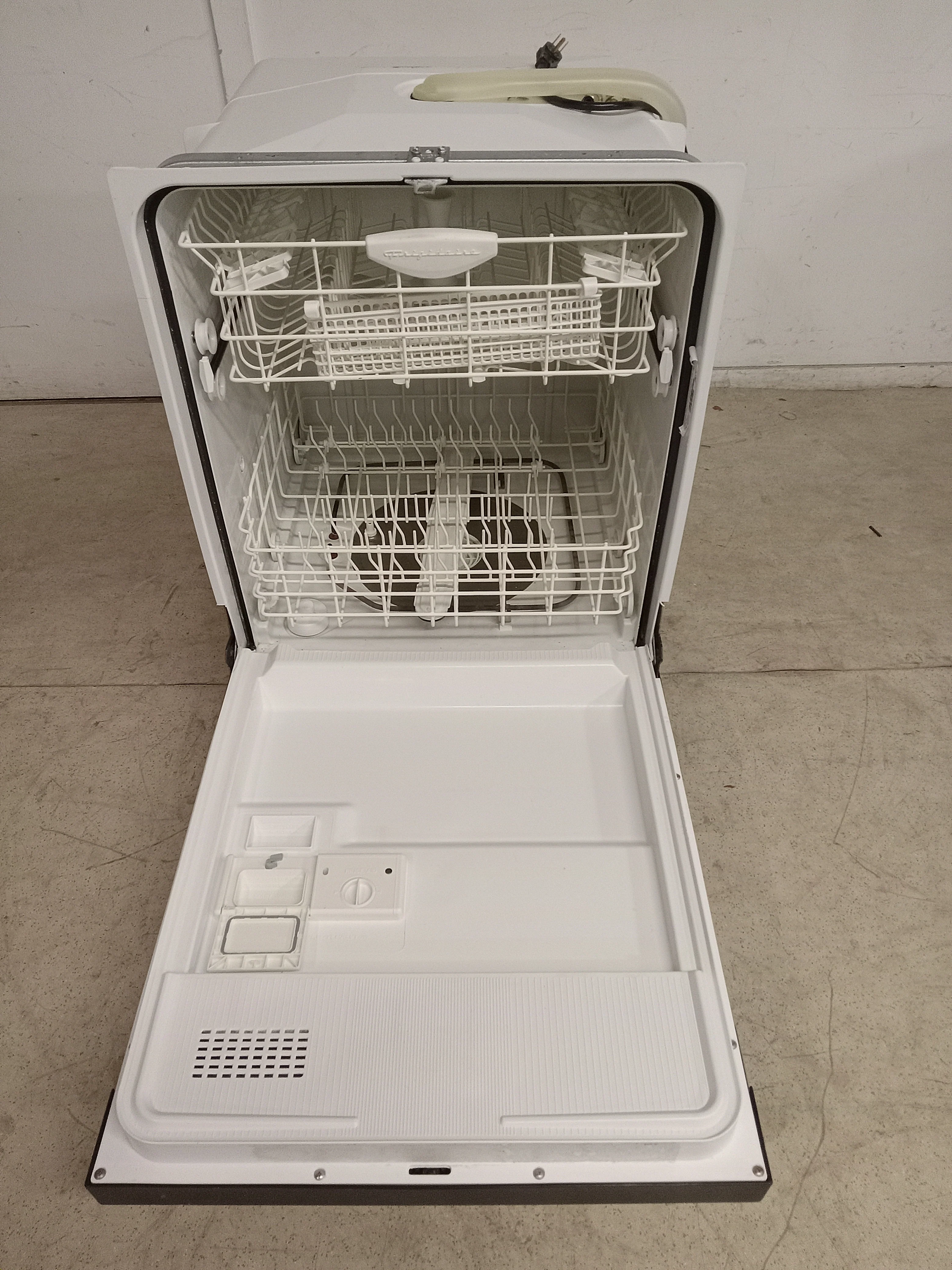 Frigidaire Full Console Soil Sensing Dishwasher - Image 2