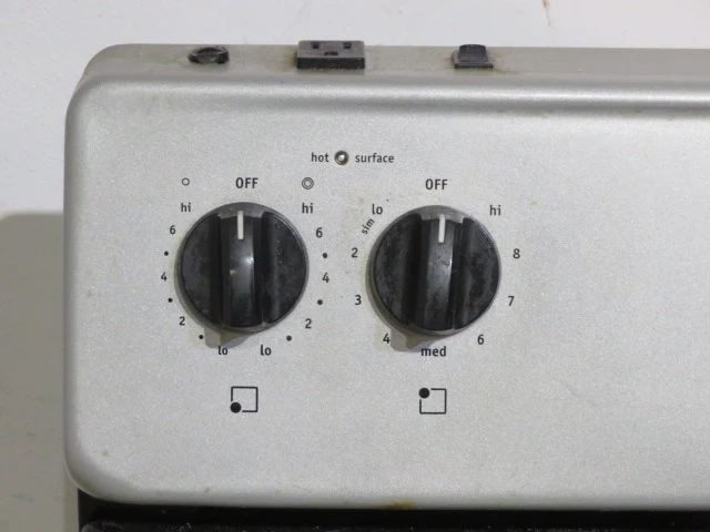 Frigidaire Glass Top Electric Range - Image 10
