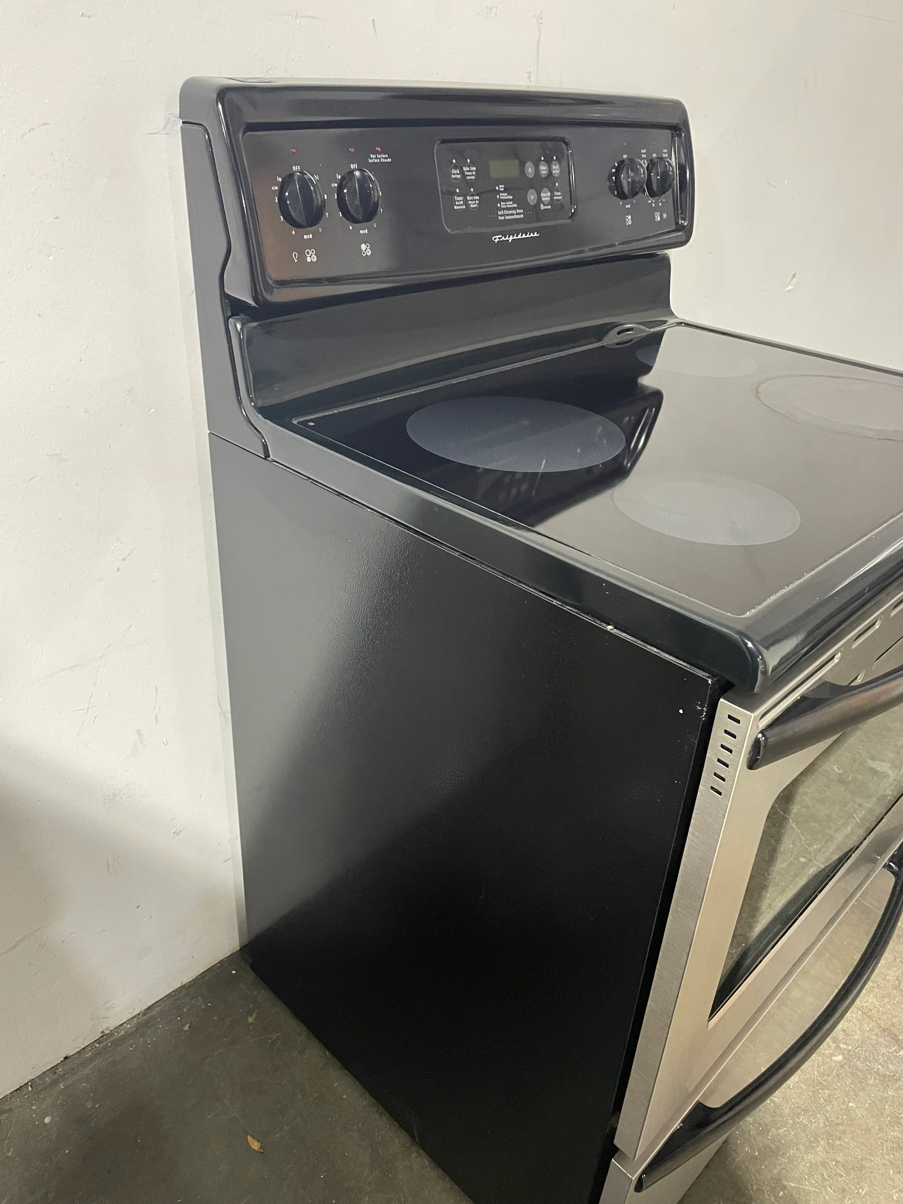 Frigidaire Range - Image 4