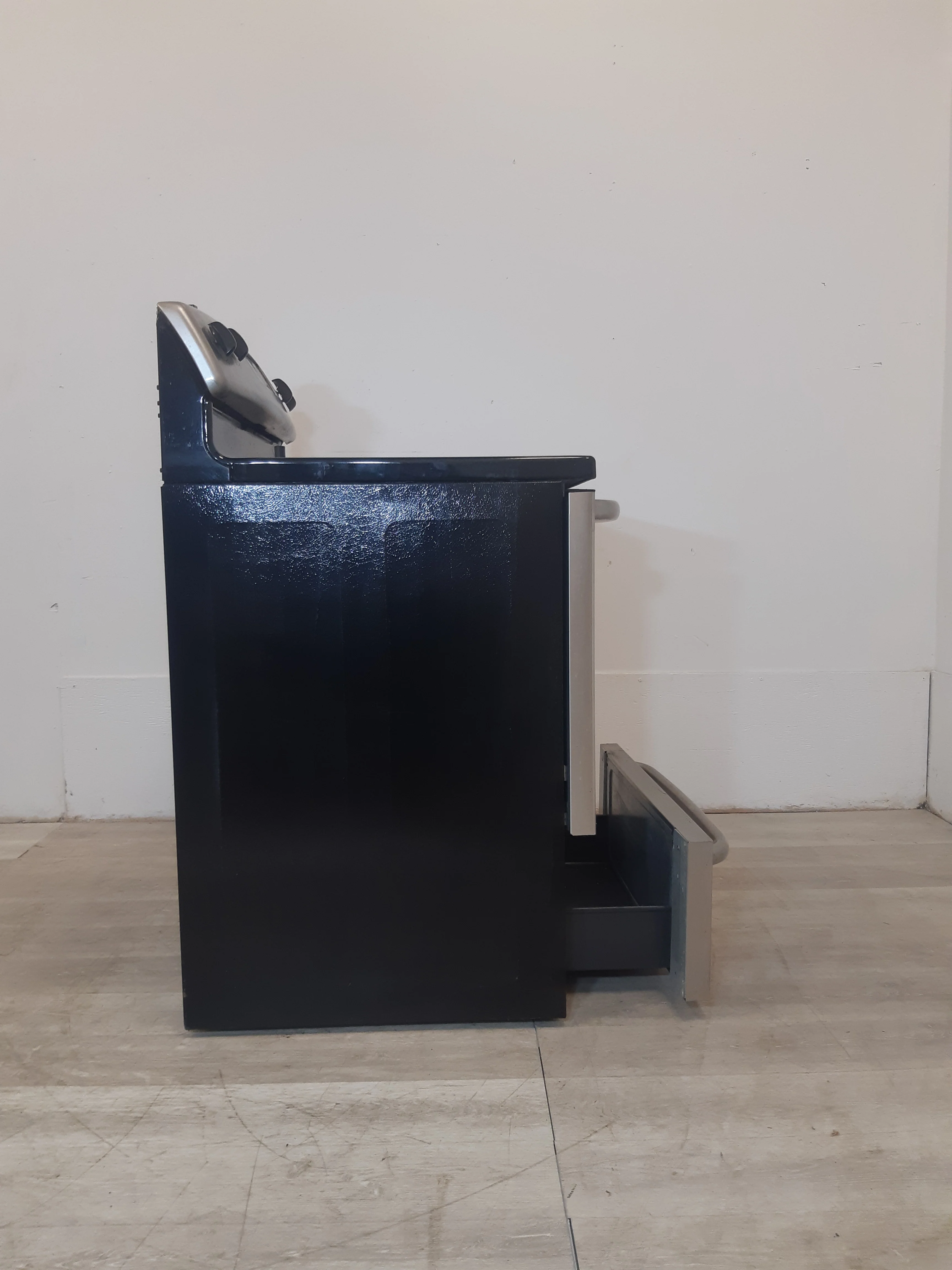 GE Electric Stainless Steel Stove - Image 4