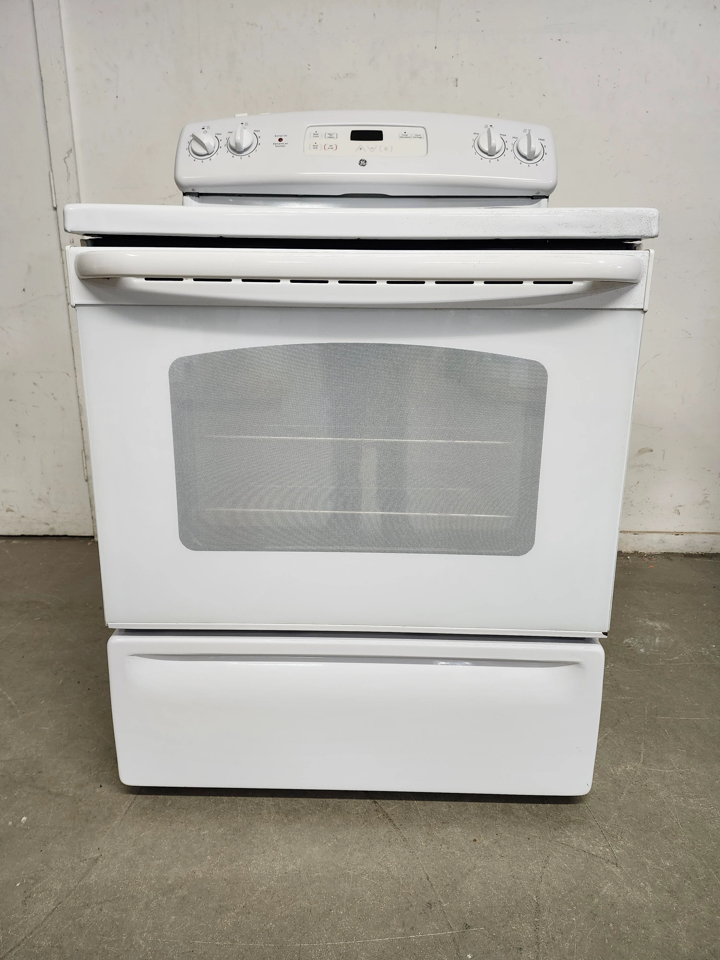 GE Electric Stove (JCBS280DM2WW) - Image 2