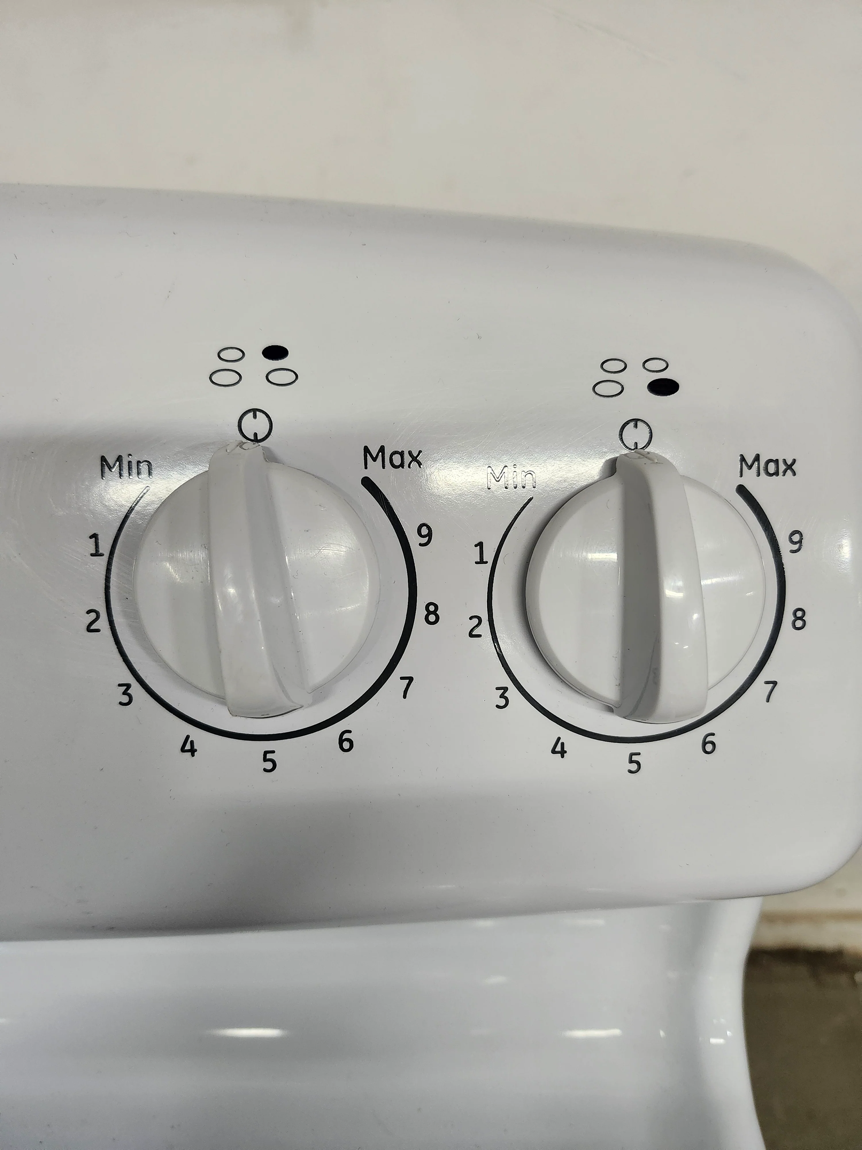 GE Electric Stove (JCBS280DM2WW) - Image 5