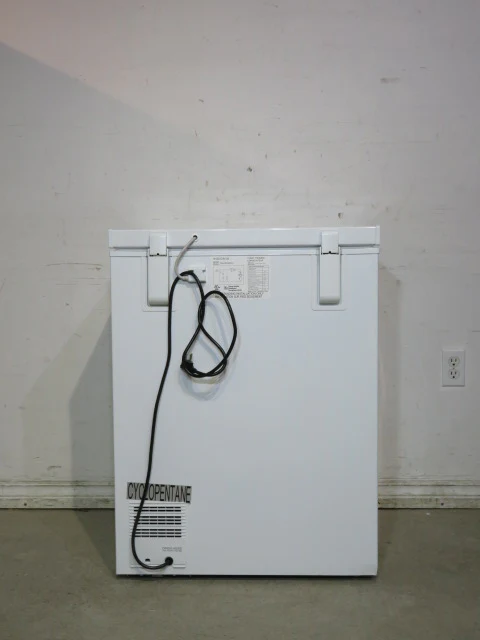 Insignia 5.0 Cu. Ft. Chest Freezer - Image 5