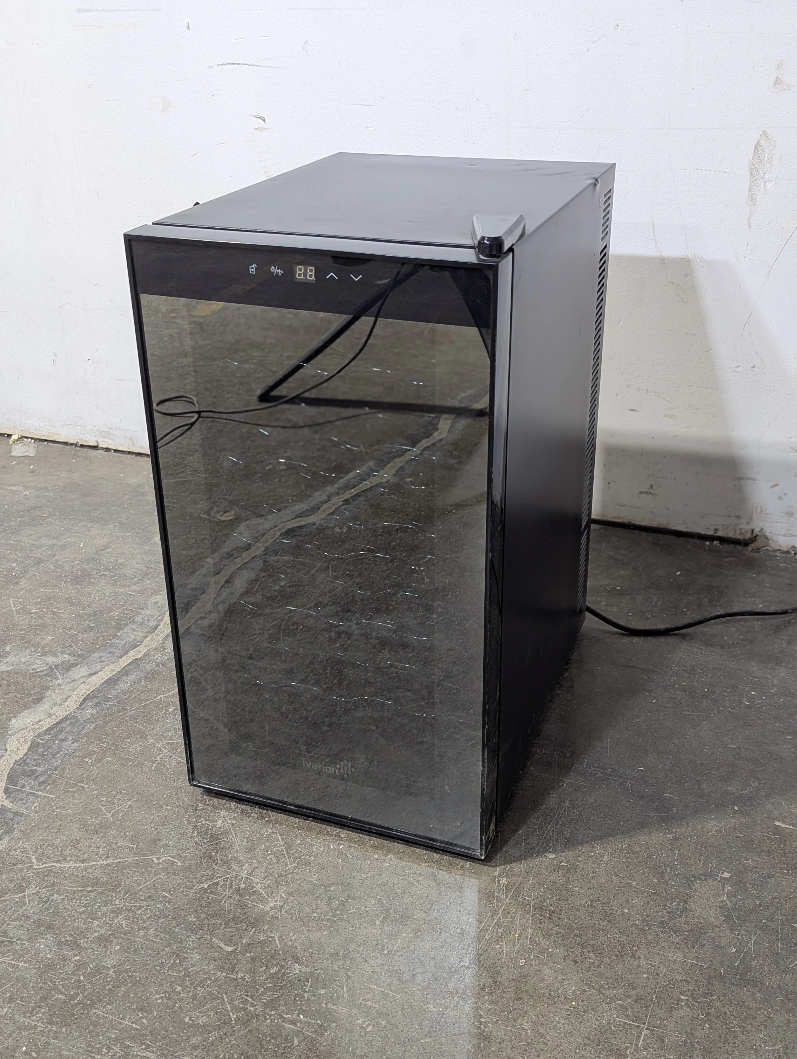 IVATION Free Standing 18-Bottle Wine Refrigerator - Image 3
