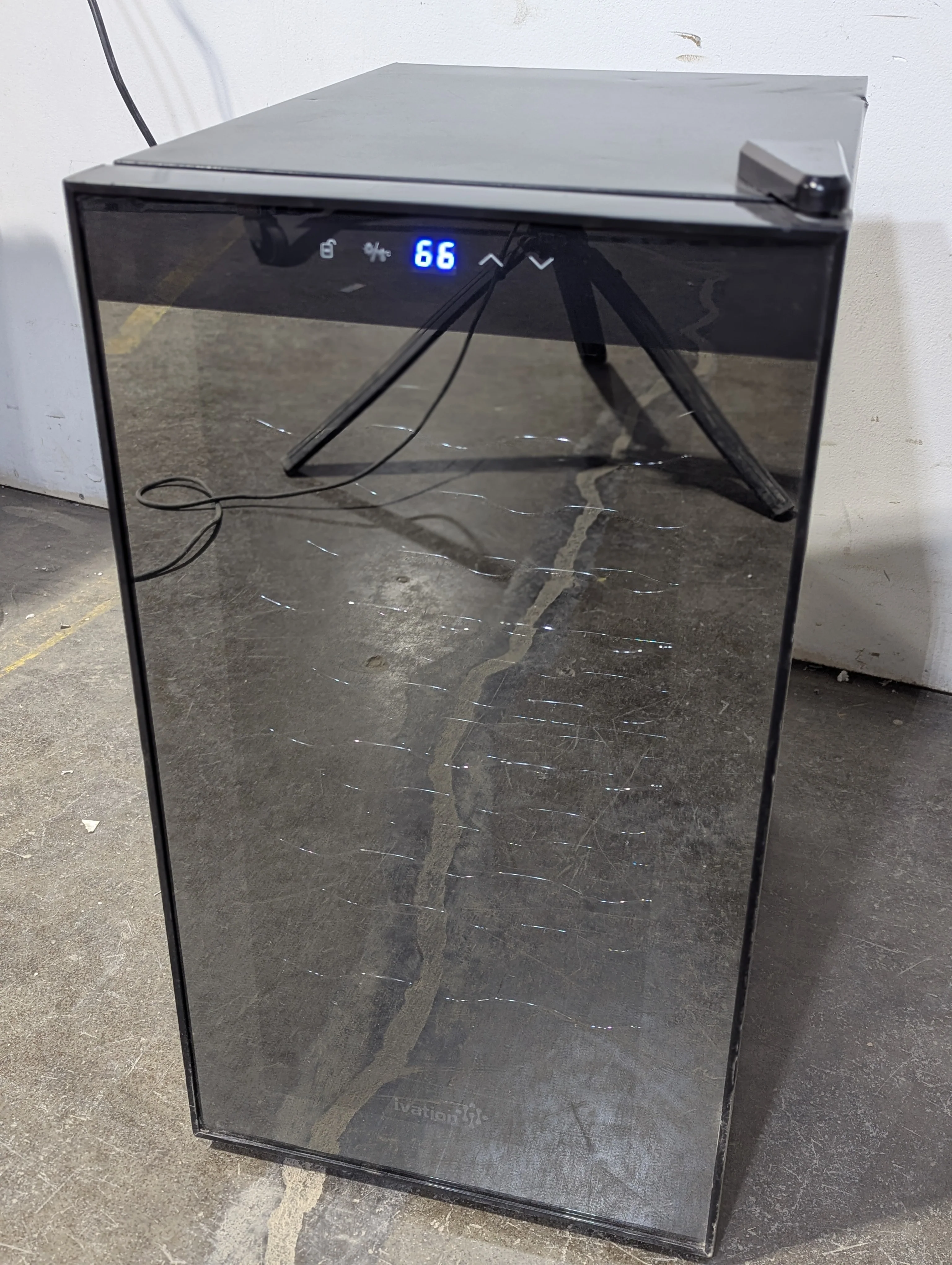 IVATION Free Standing 18-Bottle Wine Refrigerator - Image 4