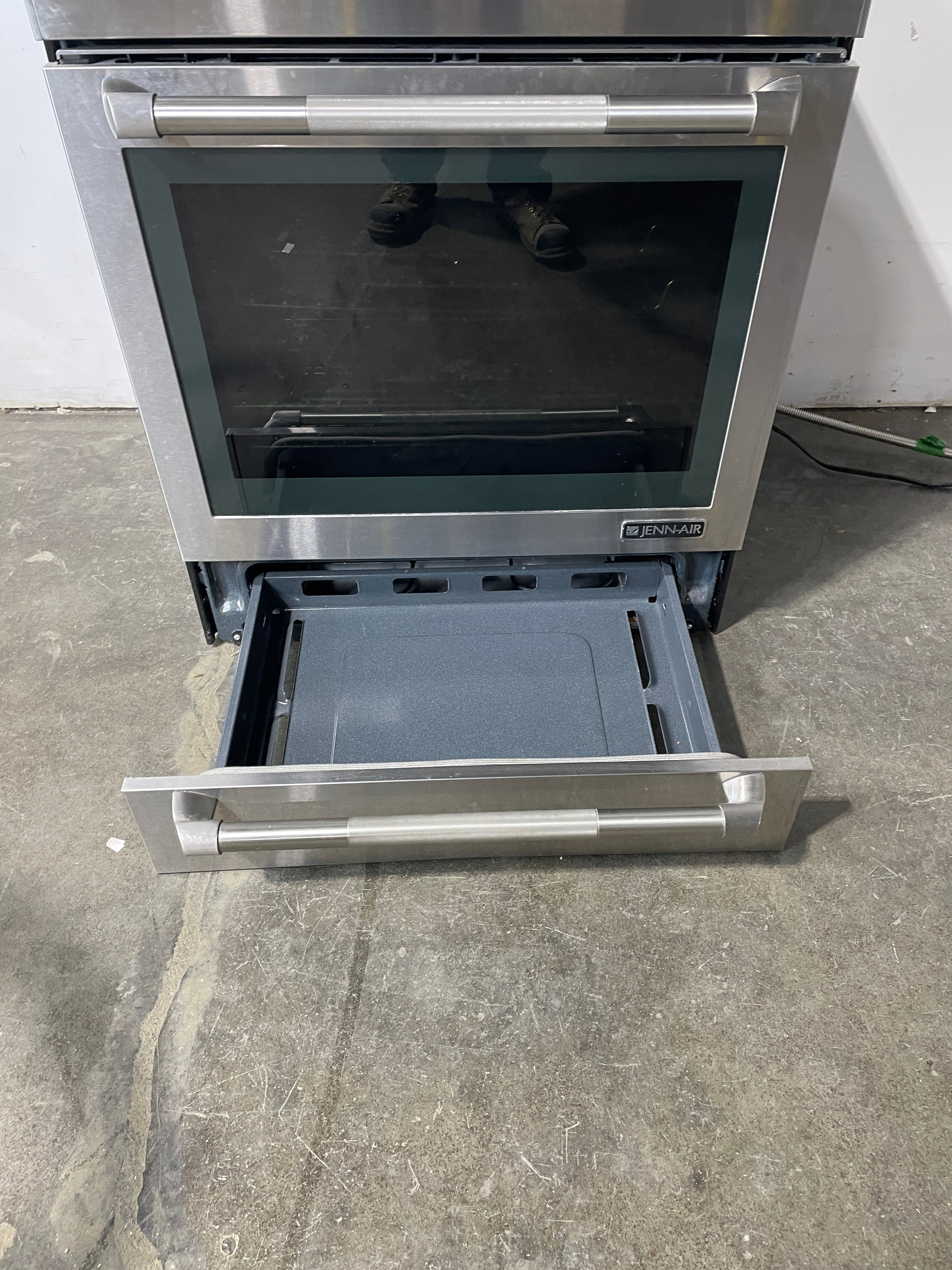 Jenn-Air Stainless Steel Gas Range - Image 6