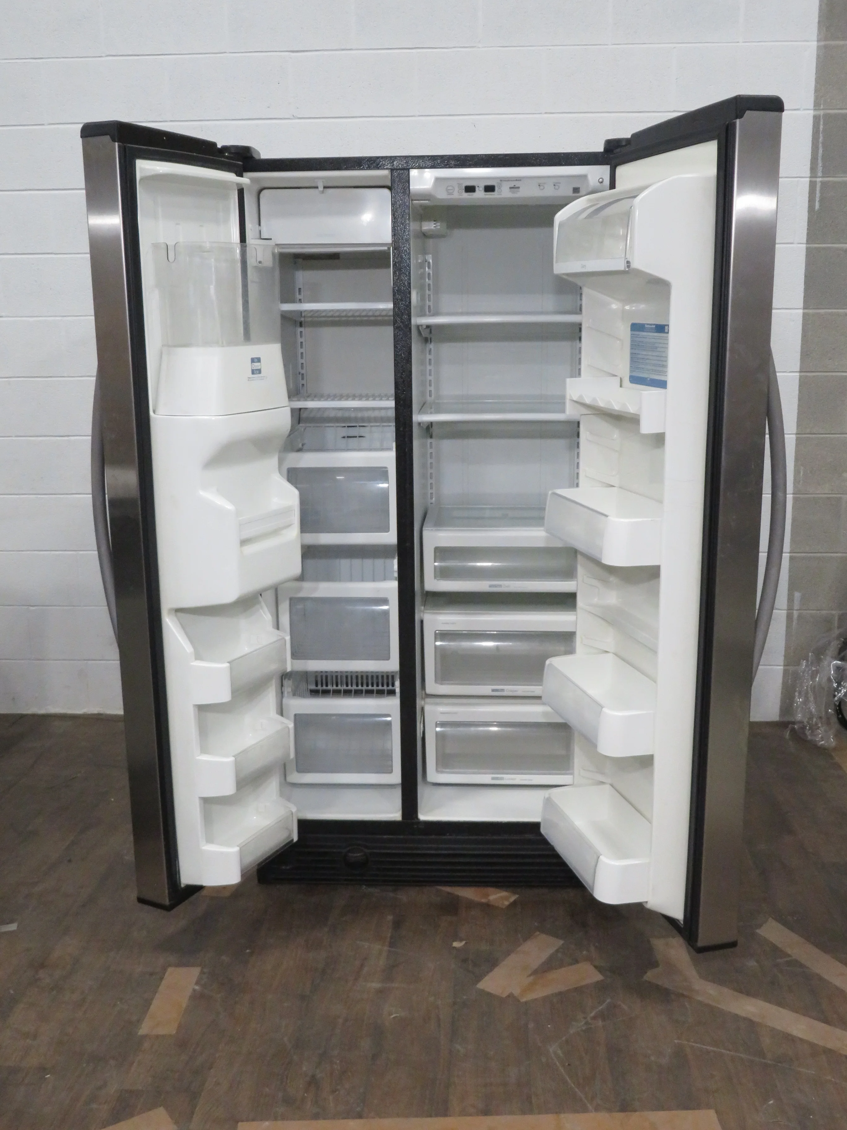 KitchenAid Superba 25.5 cu. ft. Side-by-Side Refrigerator and Freezer - Image 3