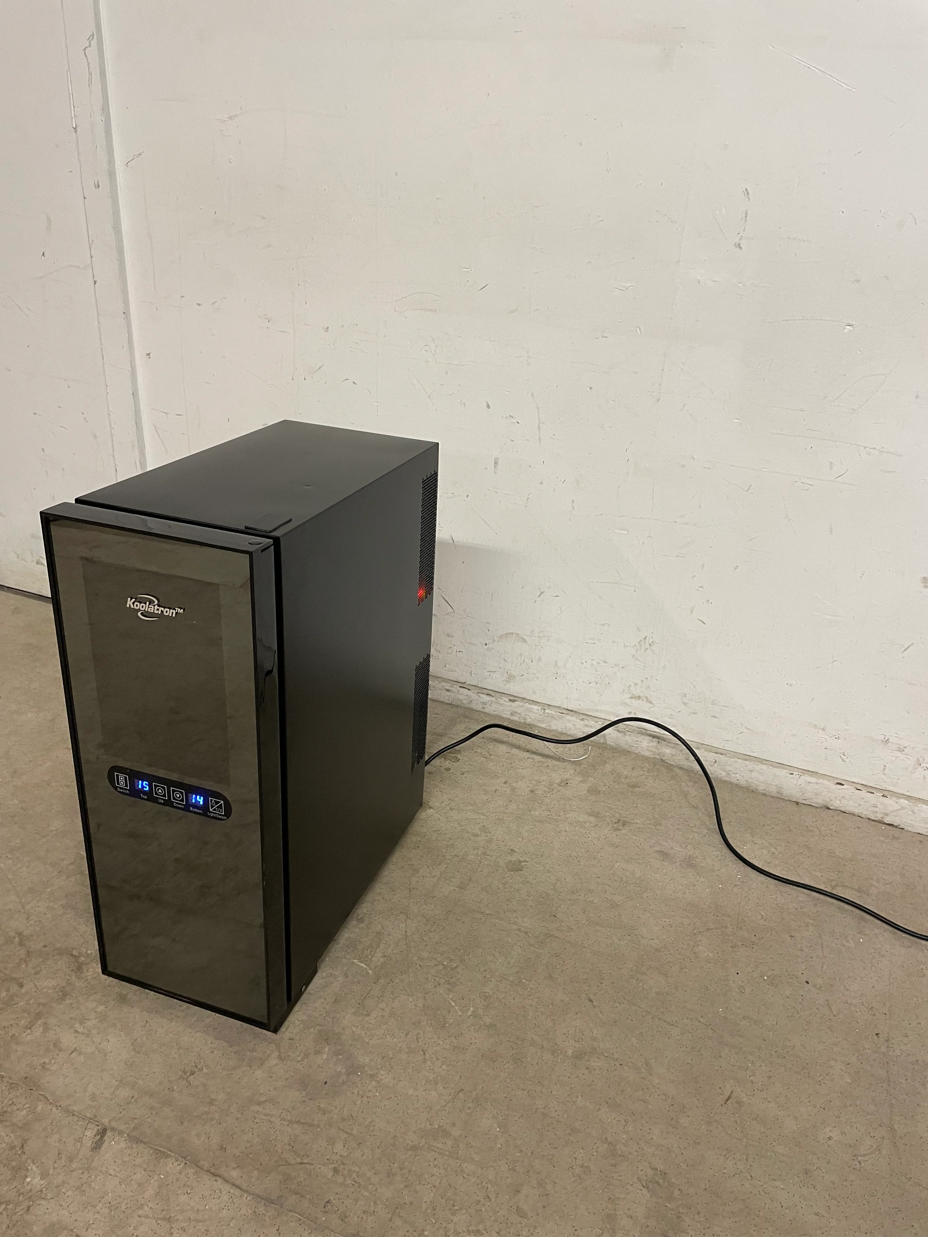 Koolatron Wine Cellar Mini Fridge - Image 3