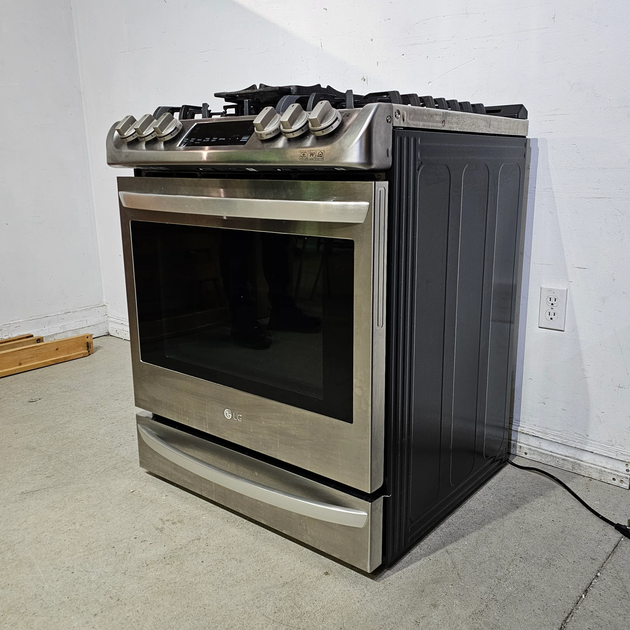LG Gas Range - Image 5