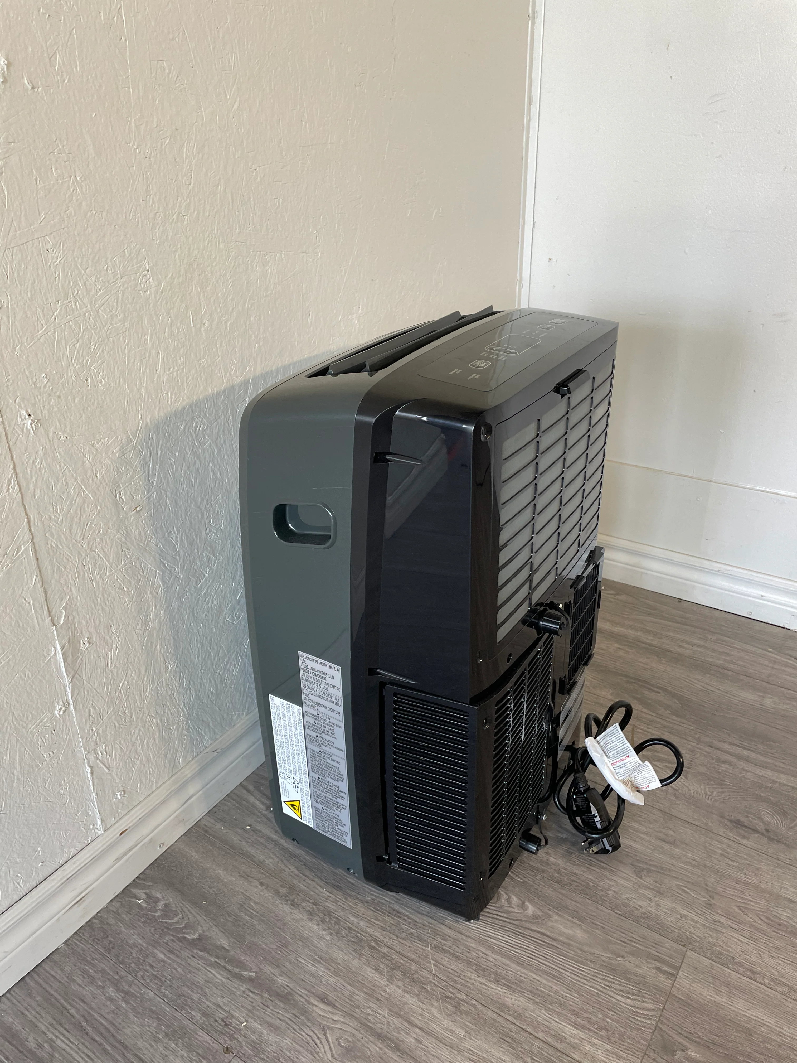 LG Portable Air Conditioner - Image 4