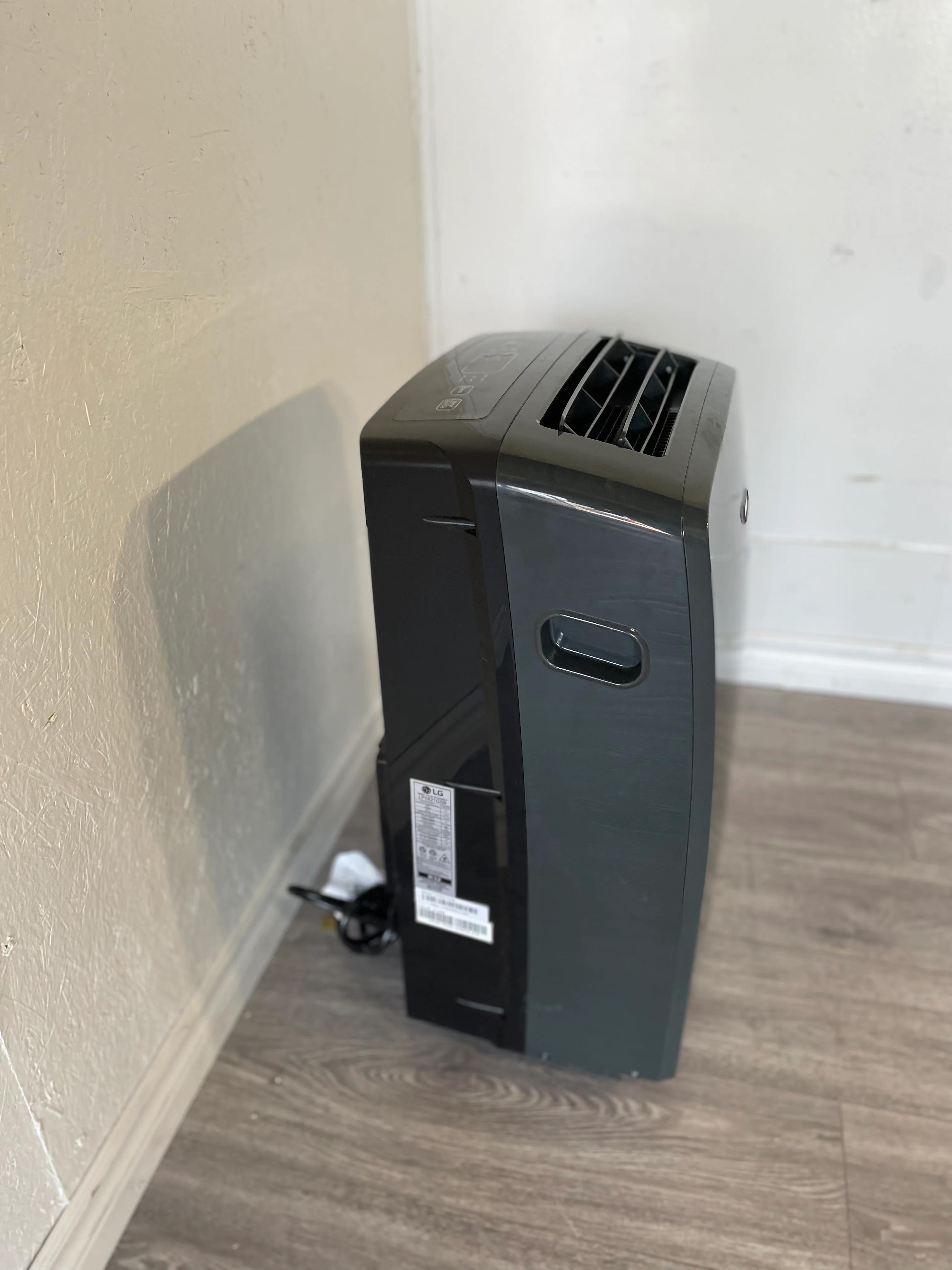 LG Portable Air Conditioner - Image 5