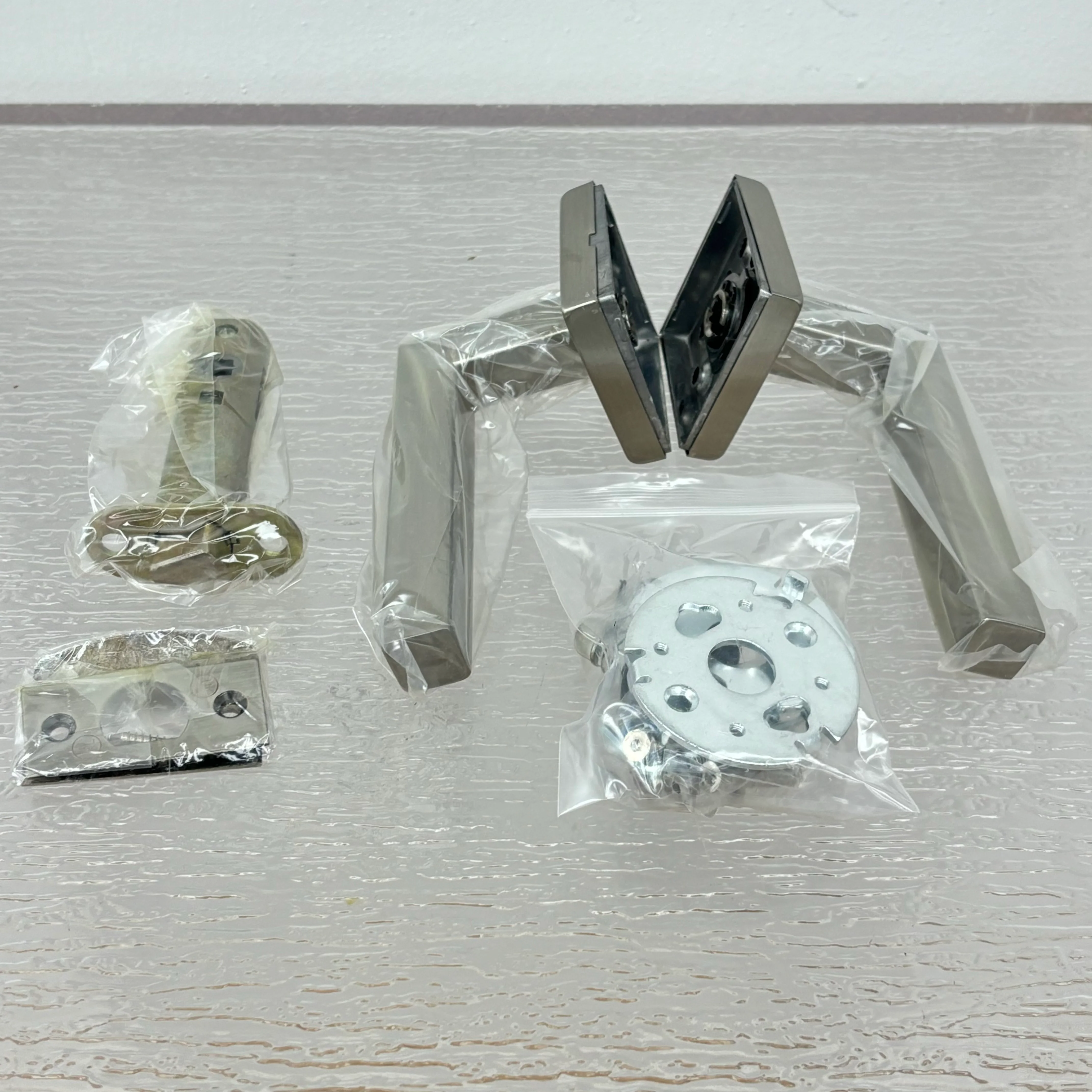 LH3001 #910S C15 Piazza Square Passage Set with 2-3/4" Backset - Image 2