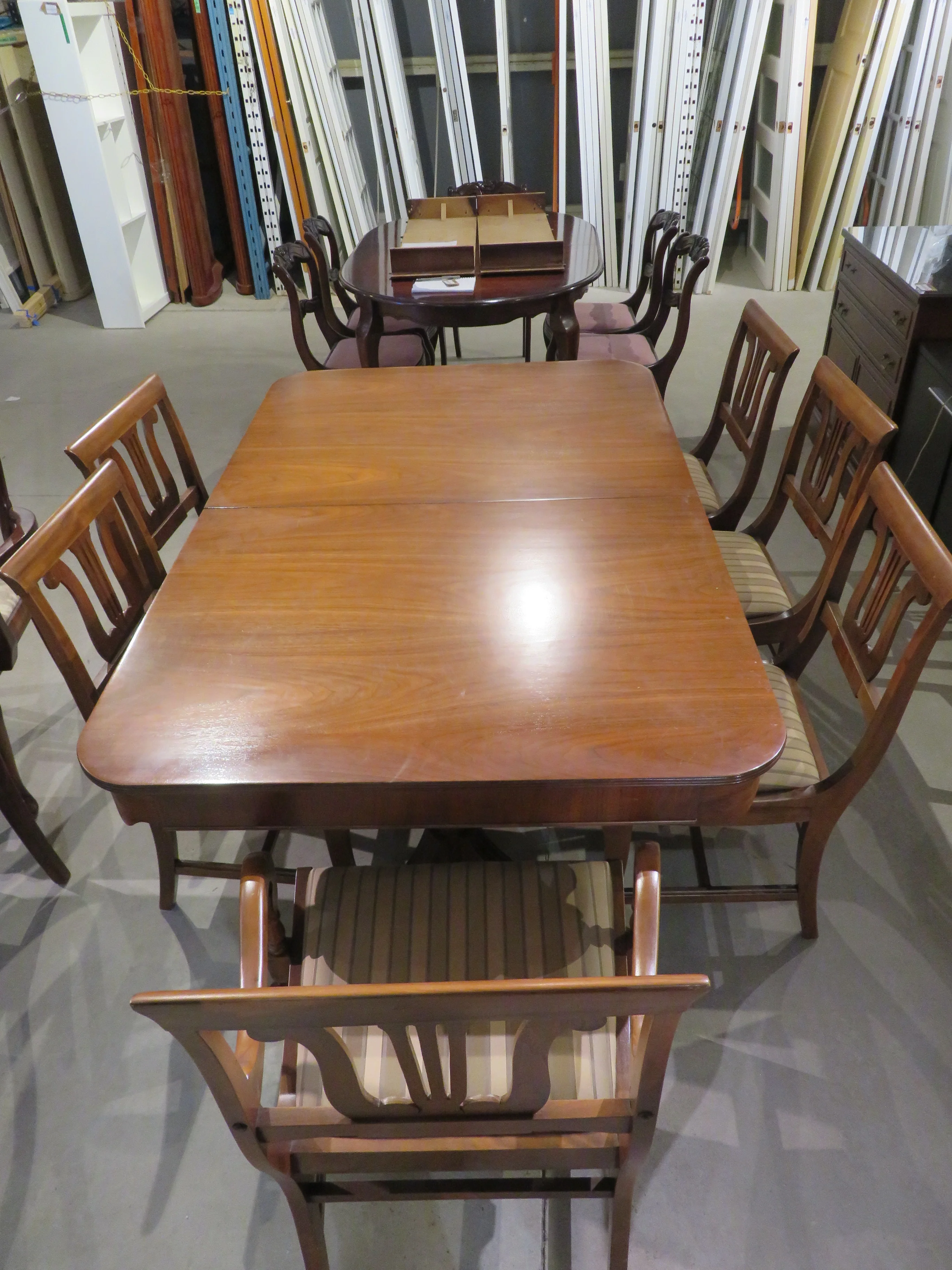 Mahogany Dining Table Set w/ 6 chairs - Image 2