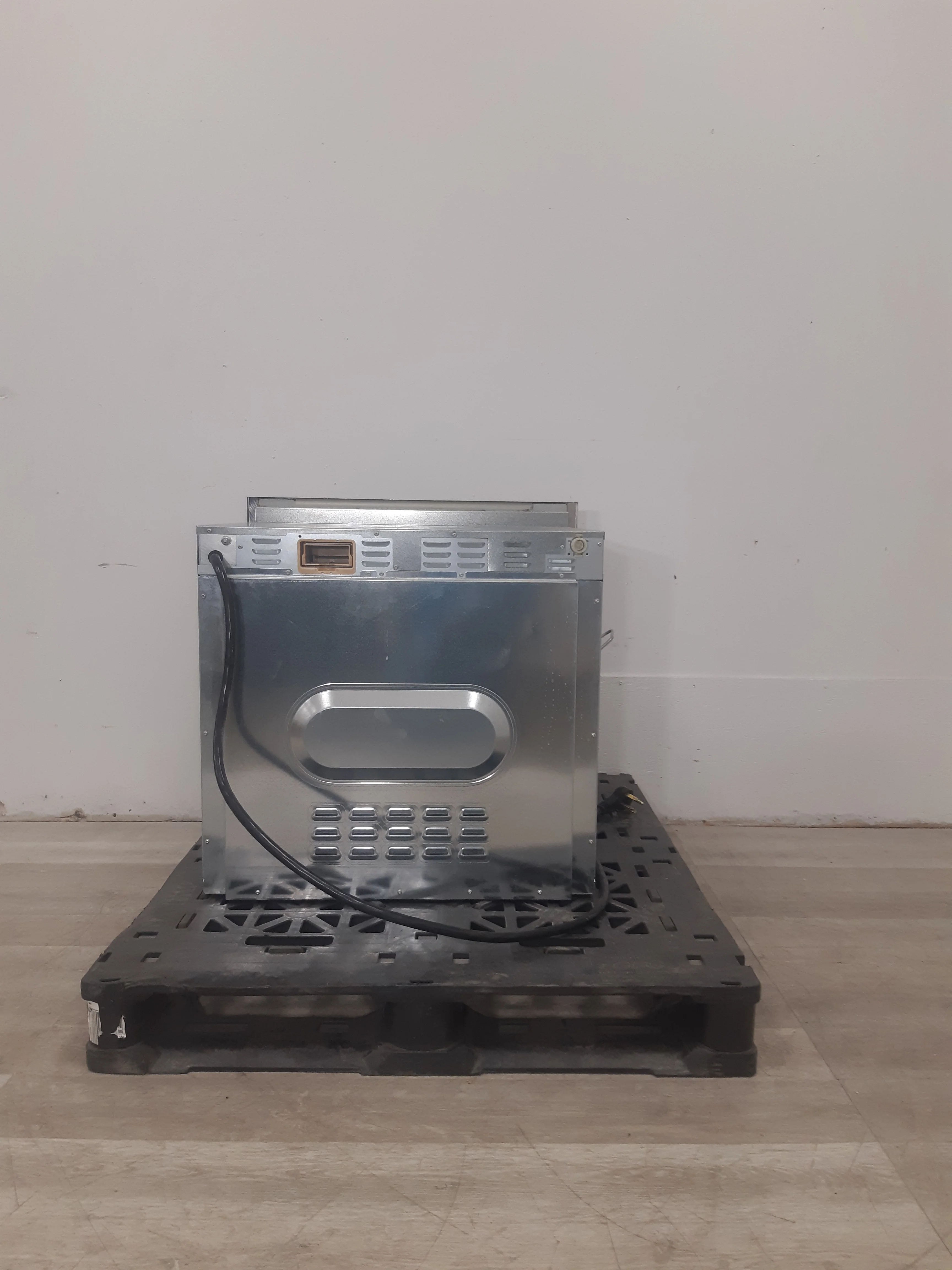 Miele Bult in Stainless Steel Electric Stove - Image 5