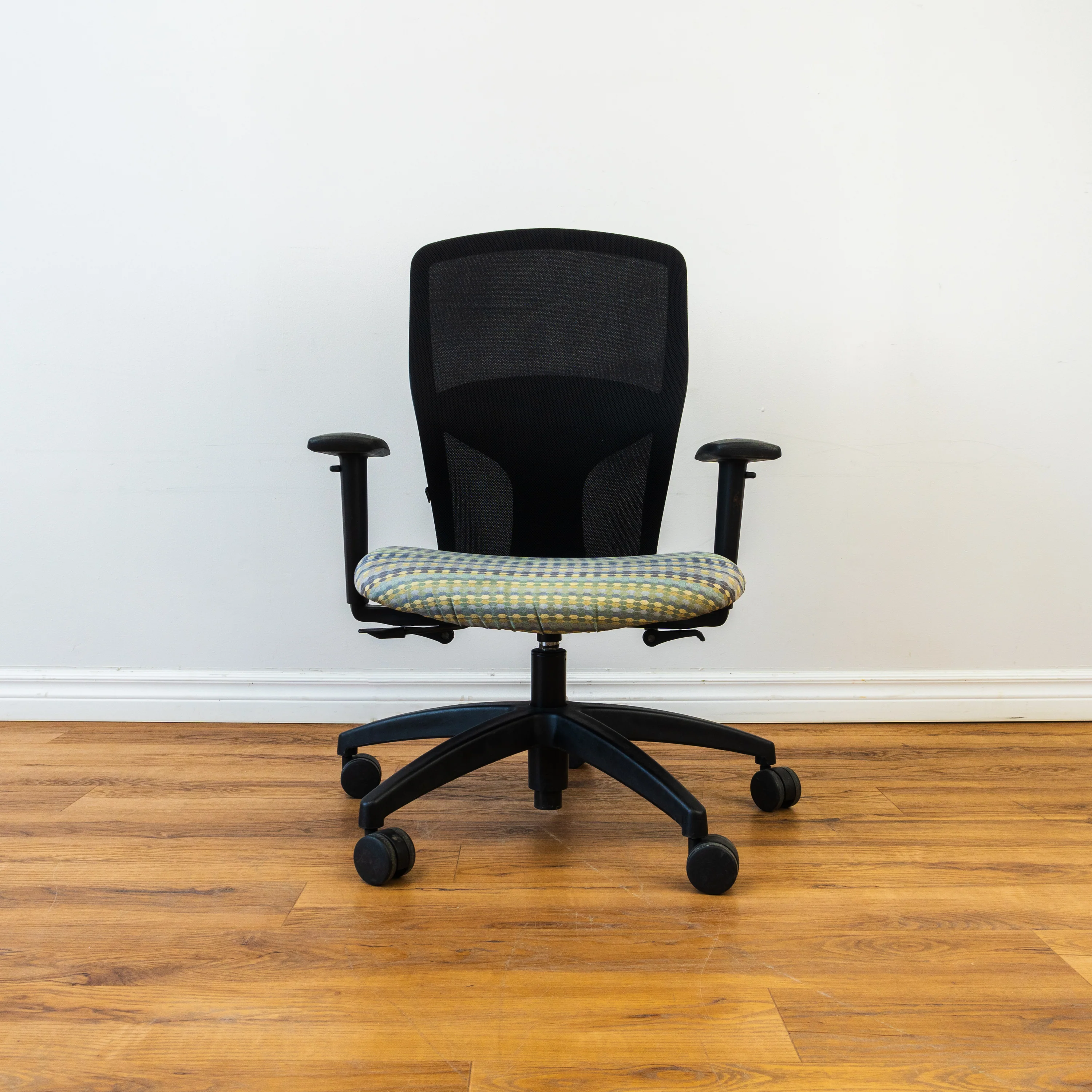 Office Chair - Black Mesh/Retro Pattern Fabric - H 40.5" x W28" x D 28" - Image 2