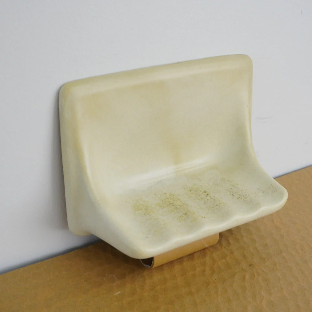Porcelain Wall-Mount Soap Dish in Chiaro Grey - Image 2