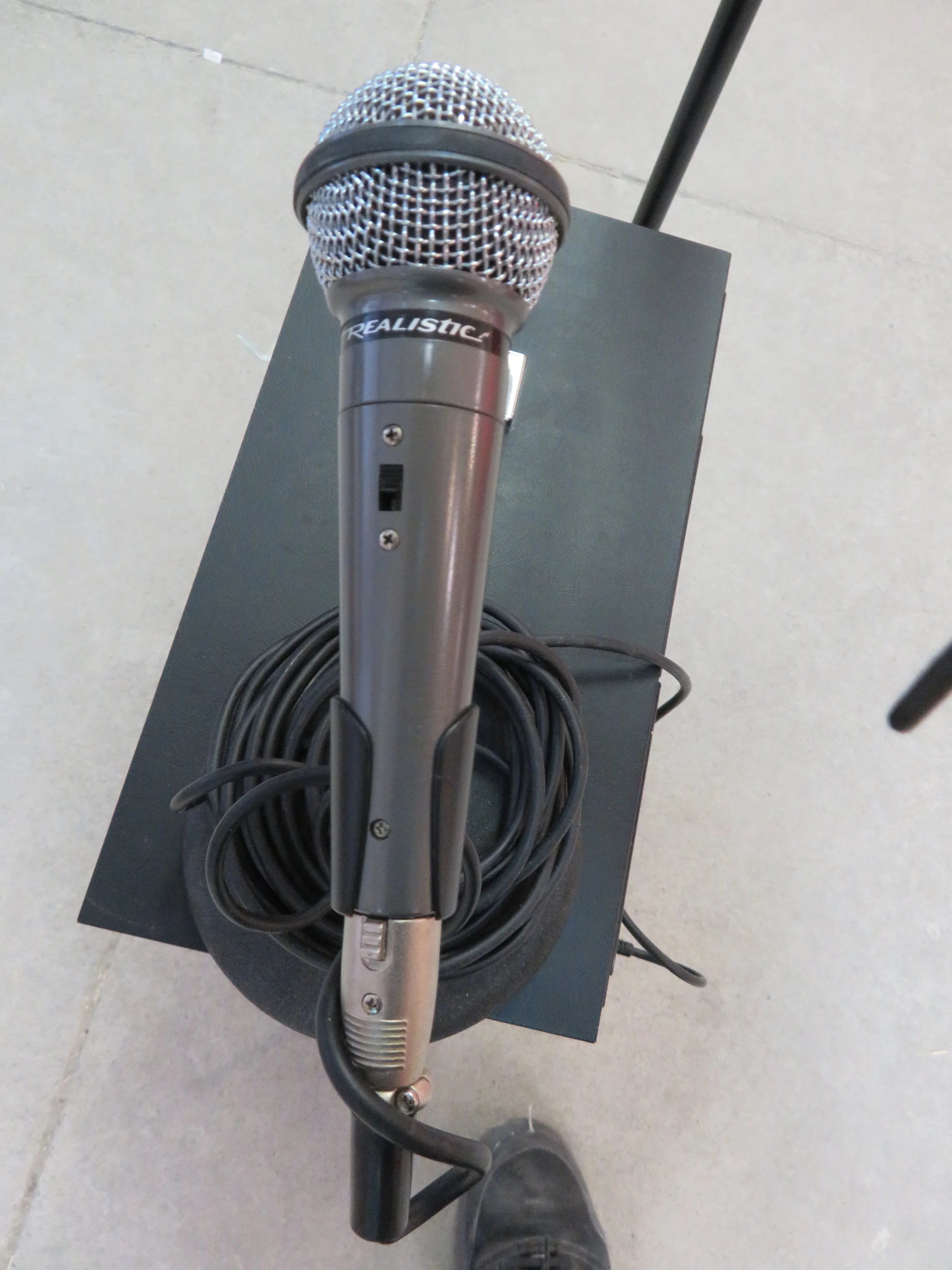 Realistic Concertmate-2000 Double Cassette Music System w/ Microphone Dynamique Highball - Image 3